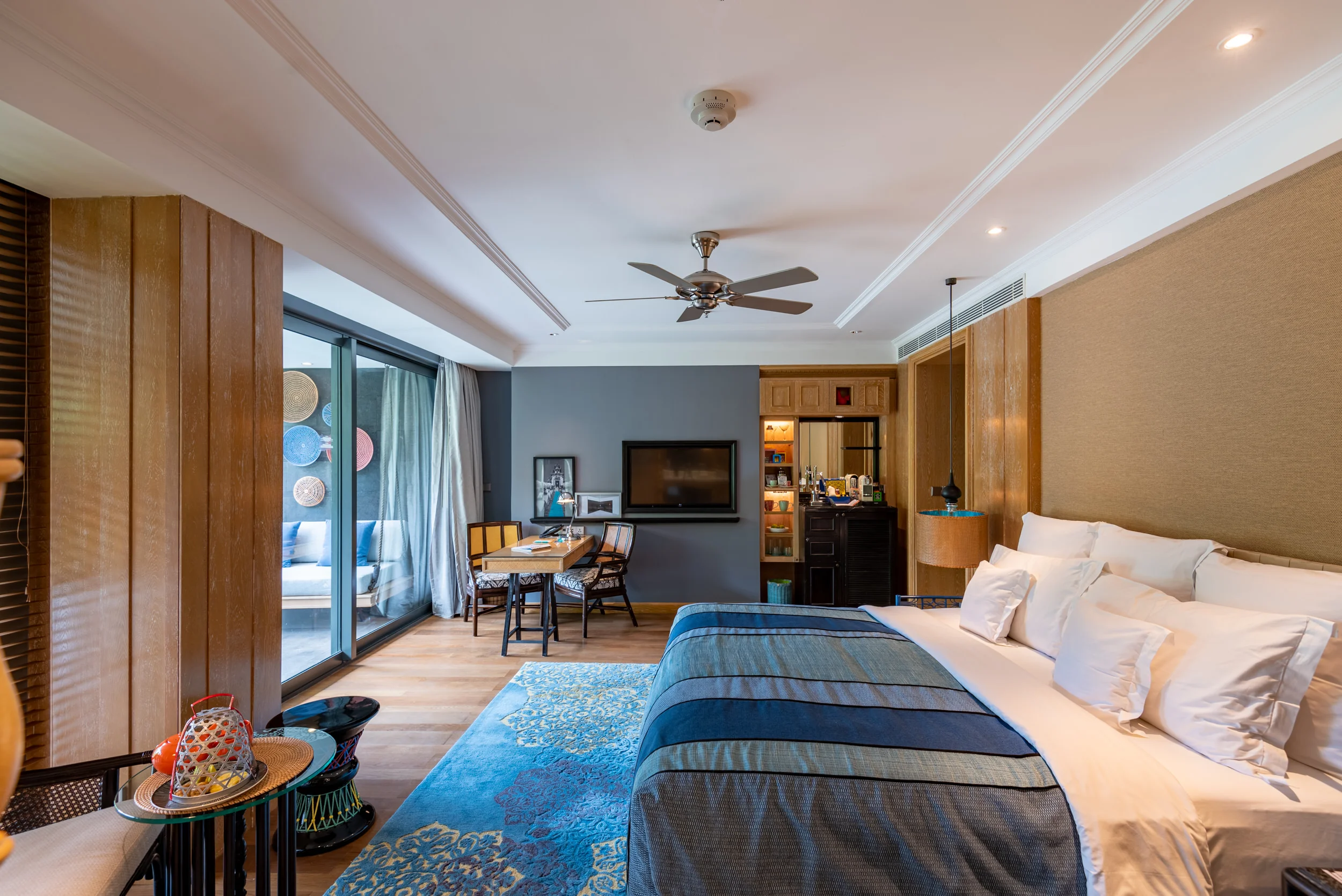 Hotel Review: Hotel Indigo Bali Seminyak Beach (Perada Suite) - Luxurious Hotel and Walking Distance to Seminyak Restaurants