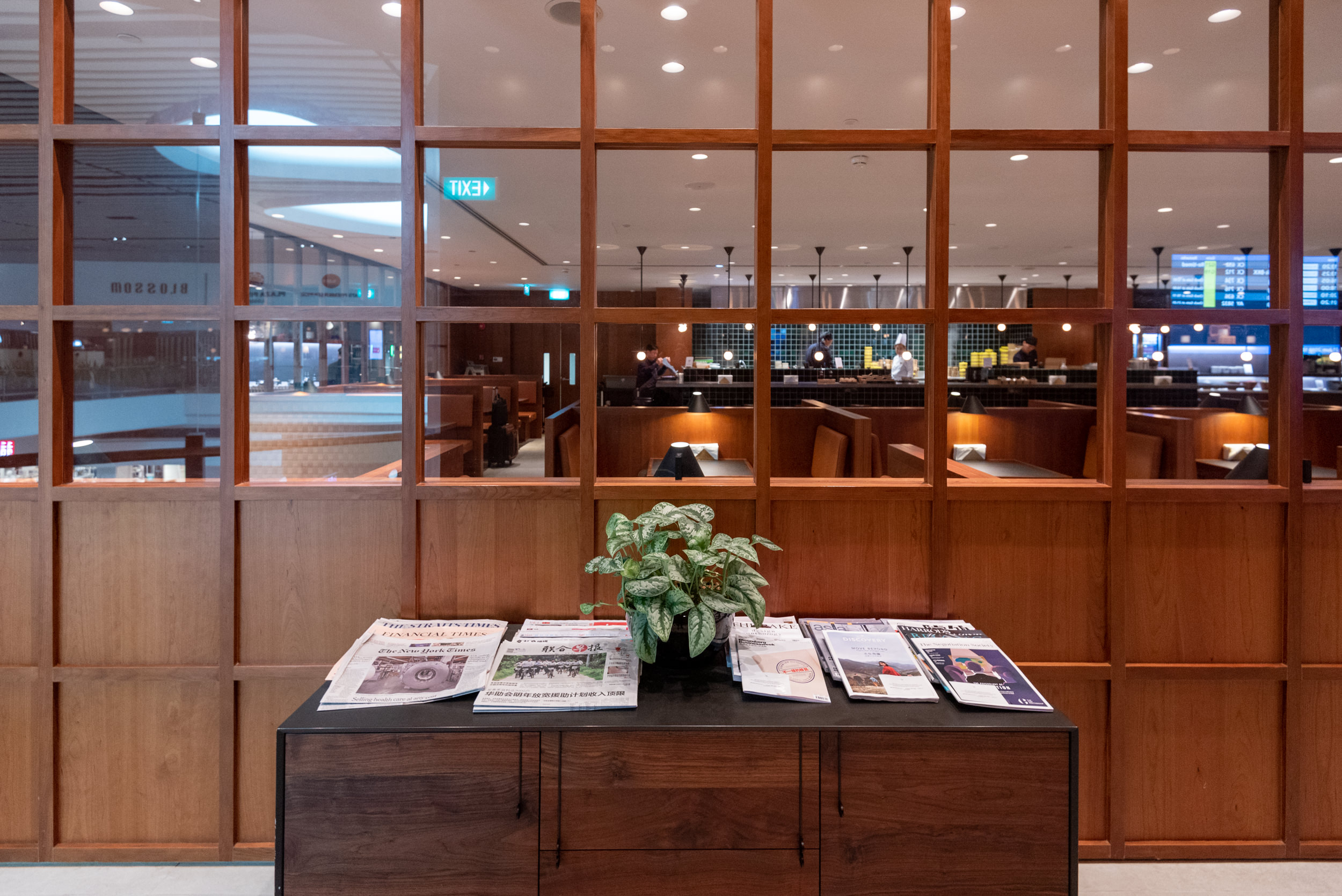 Lounge Review: Cathay Pacific Lounge (Terminal 4 ...