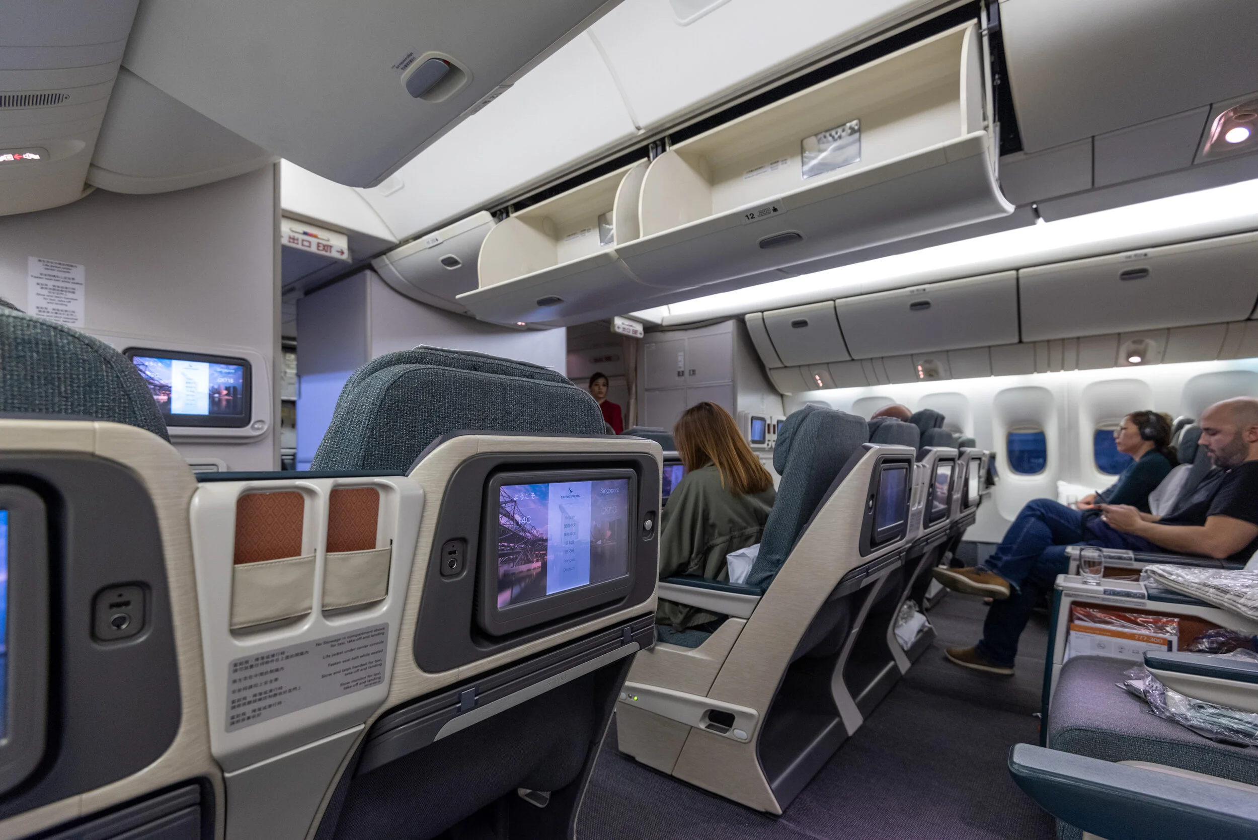 Trip Report: Cathay Pacific Business Class CX715 777-300 - HKG to SIN (Hong Kong to Singapore)