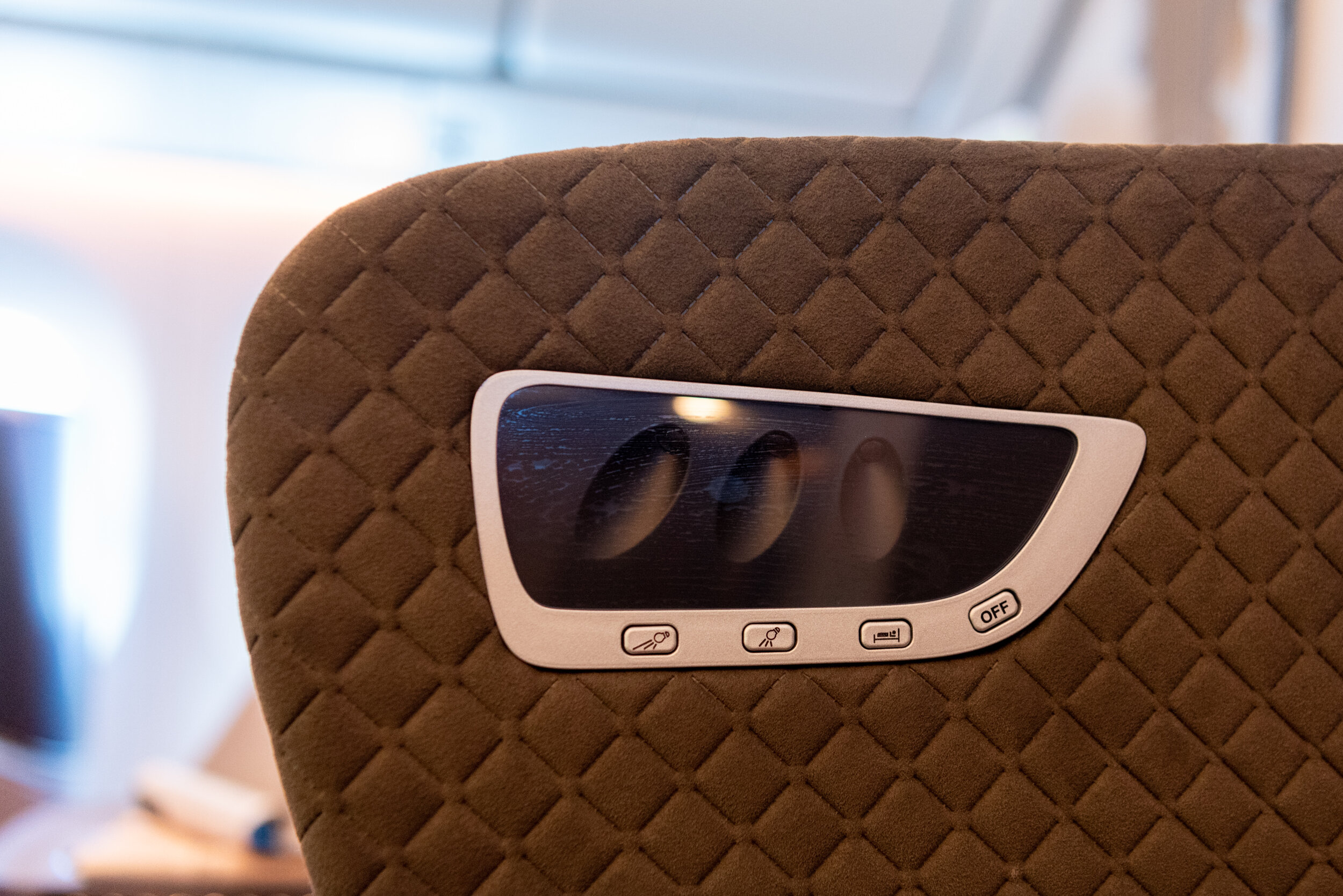 Reading Light Singapore Airlines Business Class SQ877 B787-10 - TPE to SIN