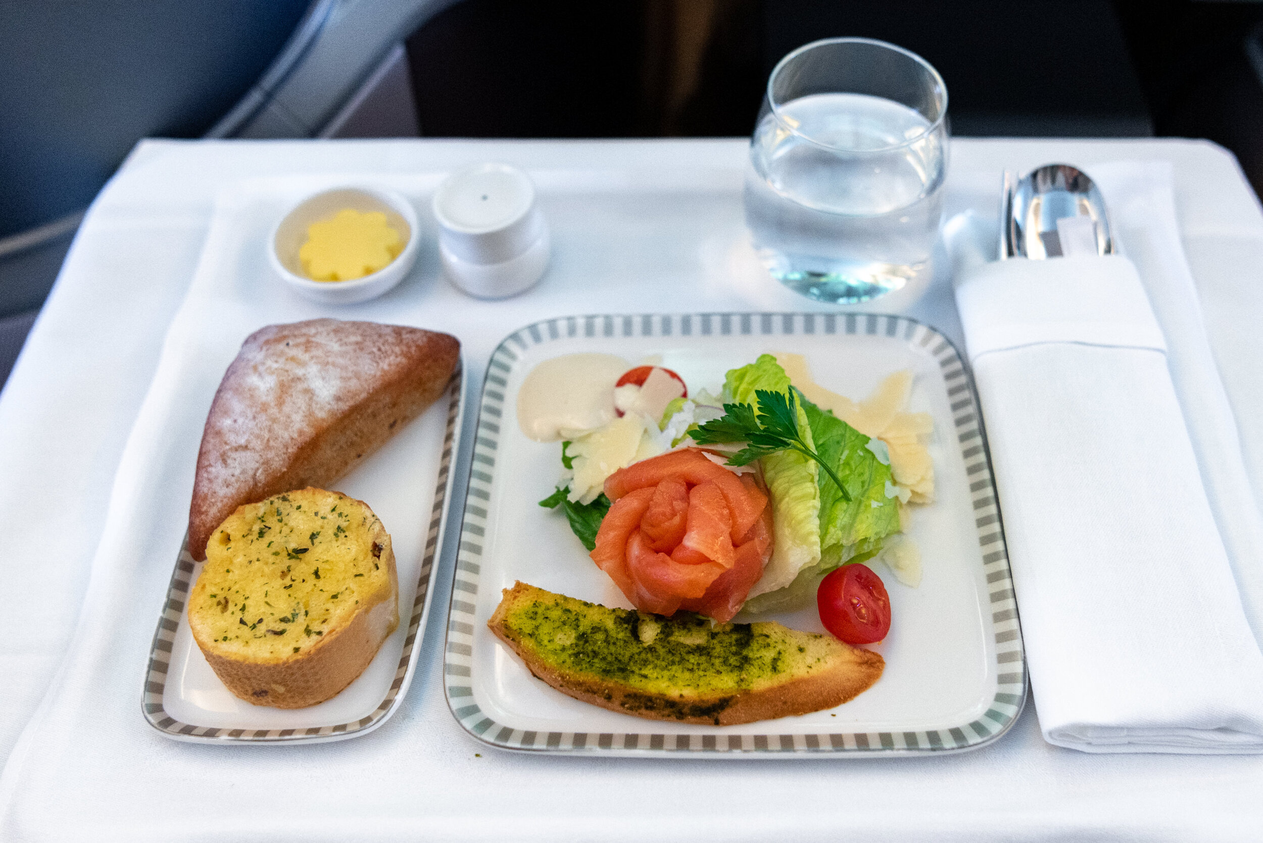 Smoked Salmon Singapore Airlines Business Class SQ877 B787-10 - TPE to SIN