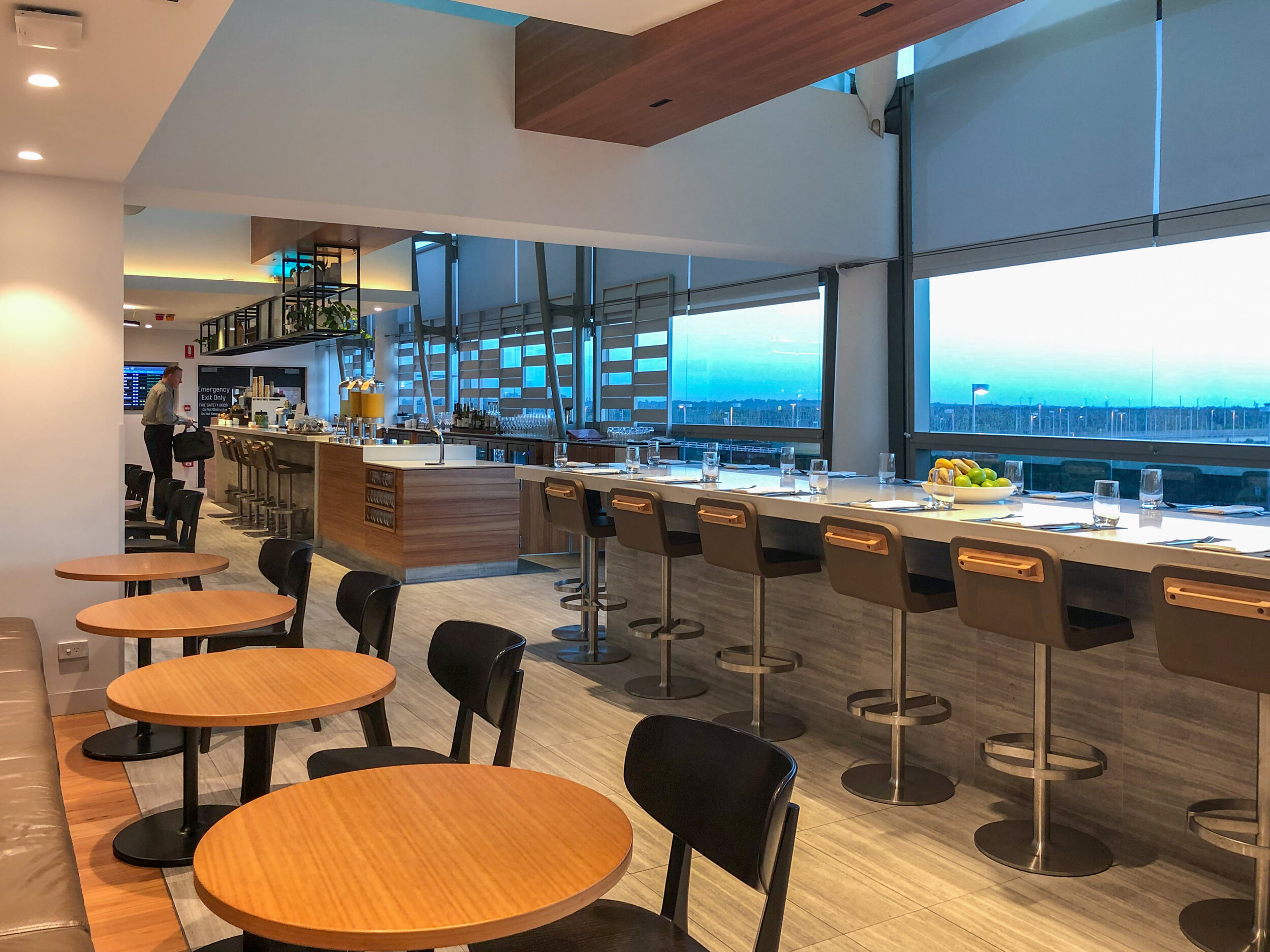 Dining Area Qantas International Business Lounge - Brisbane Airport (BNE)