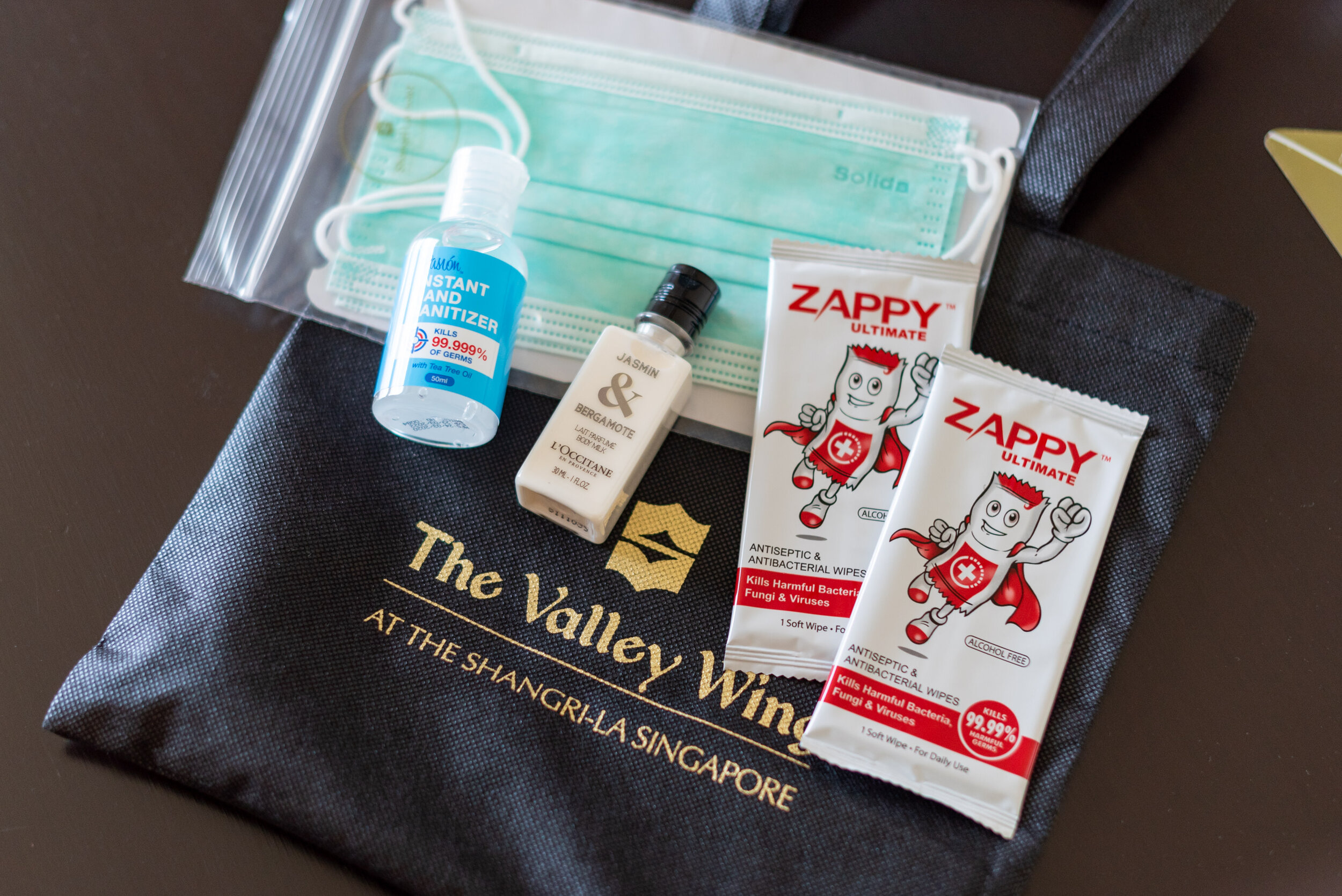 Welcome Pack Valley Wing Deluxe Room - Shangri-La Hotel, Singapore