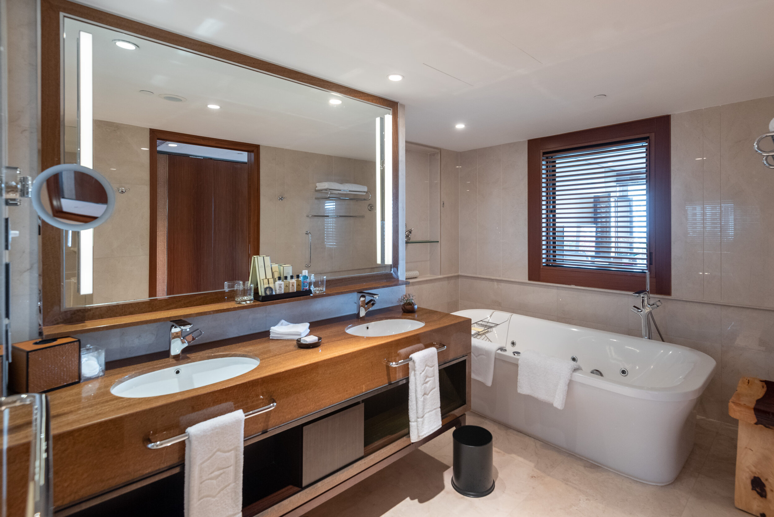 Bathroom Garden Wing One-Bedroom Suite - Shangri-La Hotel, Singapore
