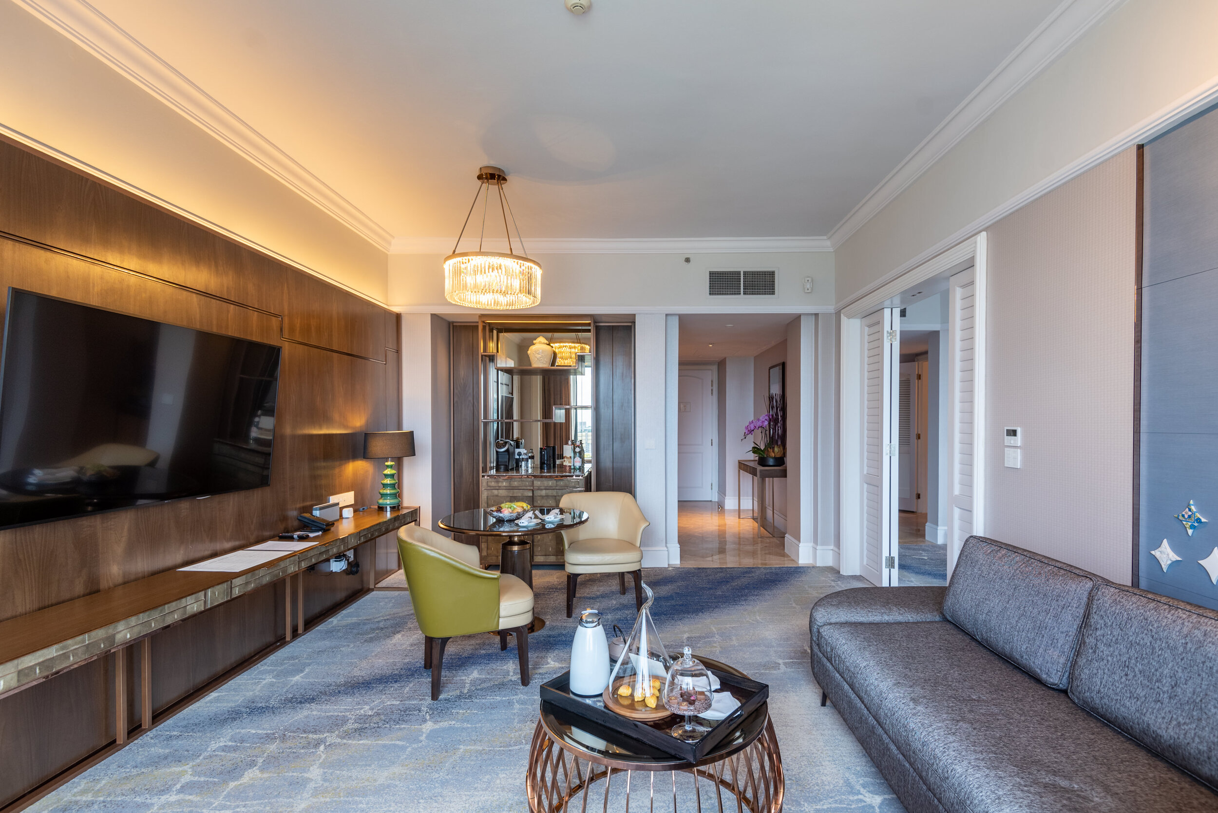 Living Room One Bedroom Suite - Four Seasons Hotel Singapore