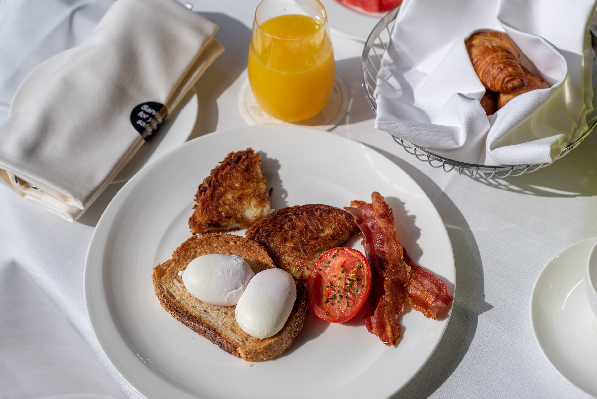 Breakfast (In-Room Dining) One Bedroom Suite - Four Seasons Hotel Singapore
