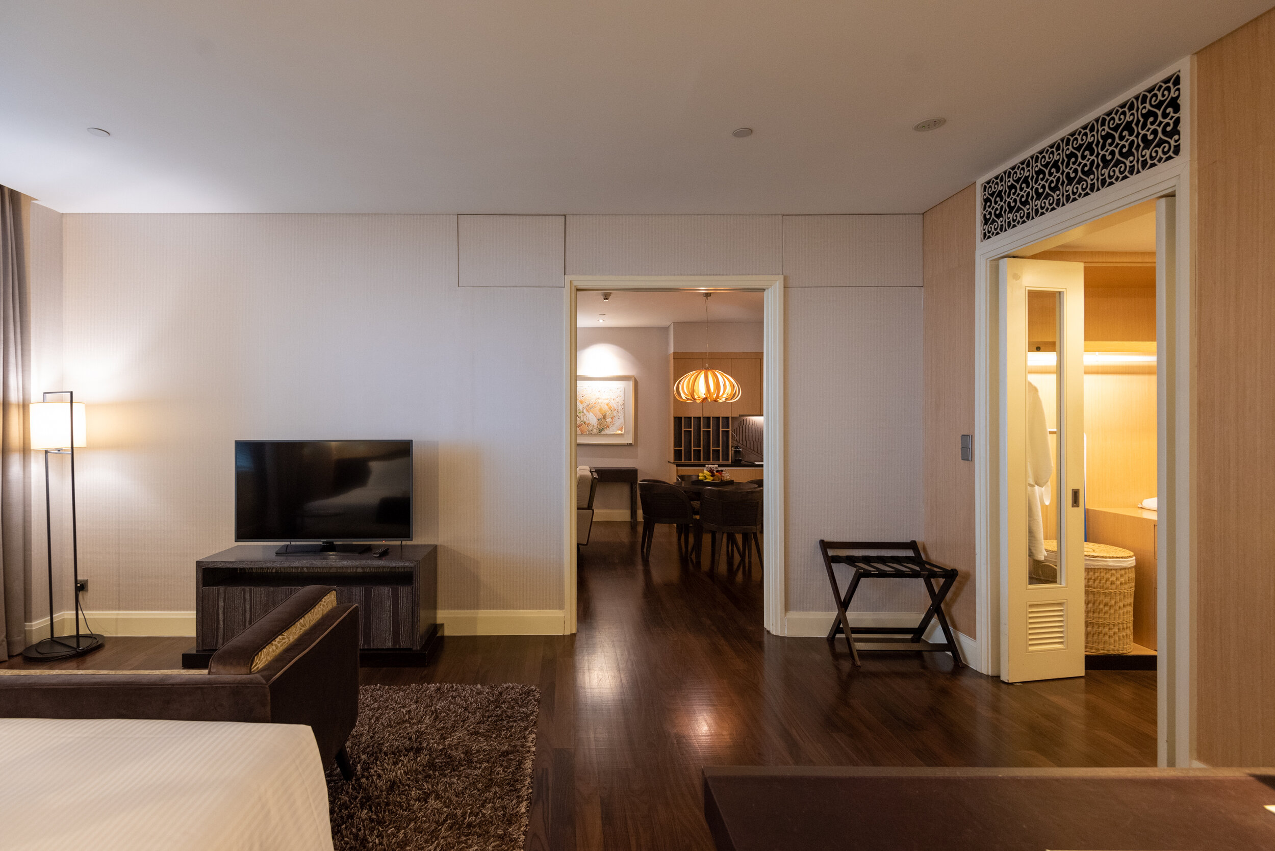 Bedroom Brown Suite - Ascott Raffles Place Singapore