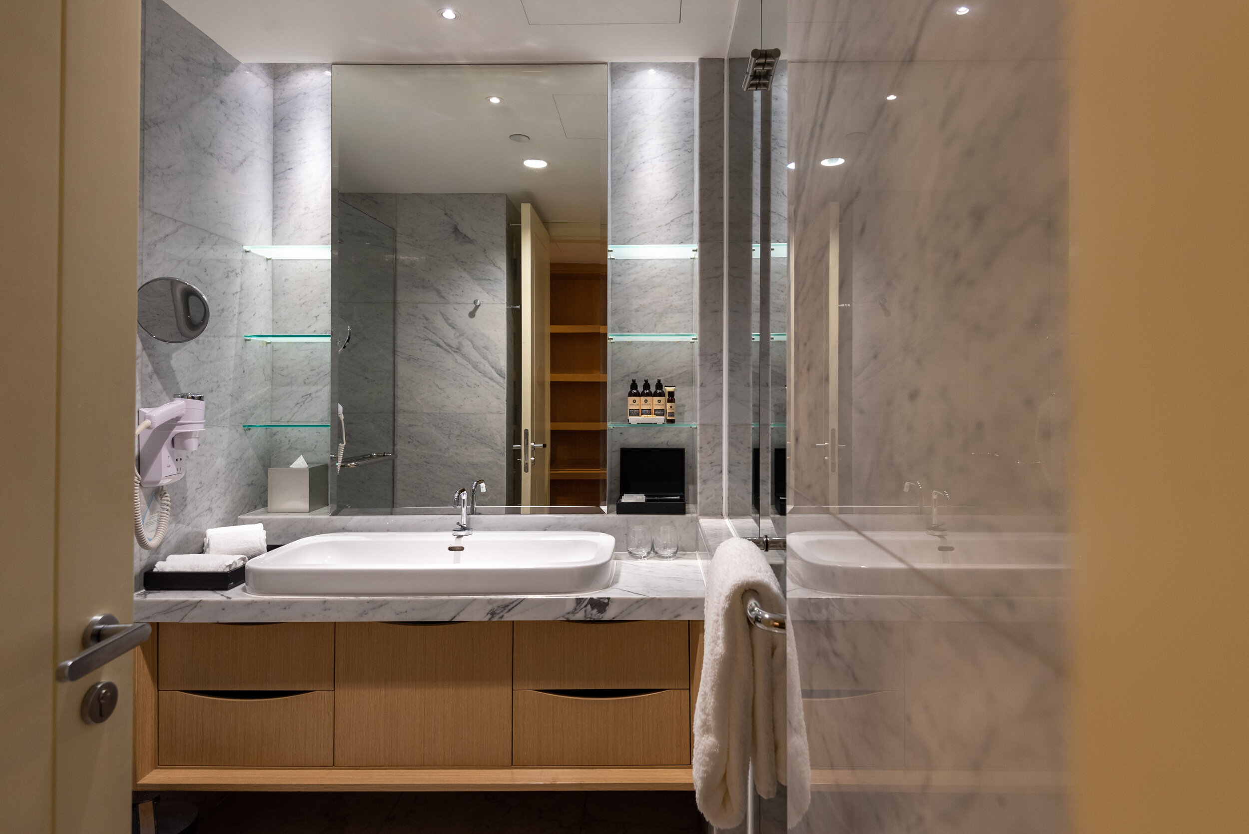 Bathroom Brown Suite - Ascott Raffles Place Singapore