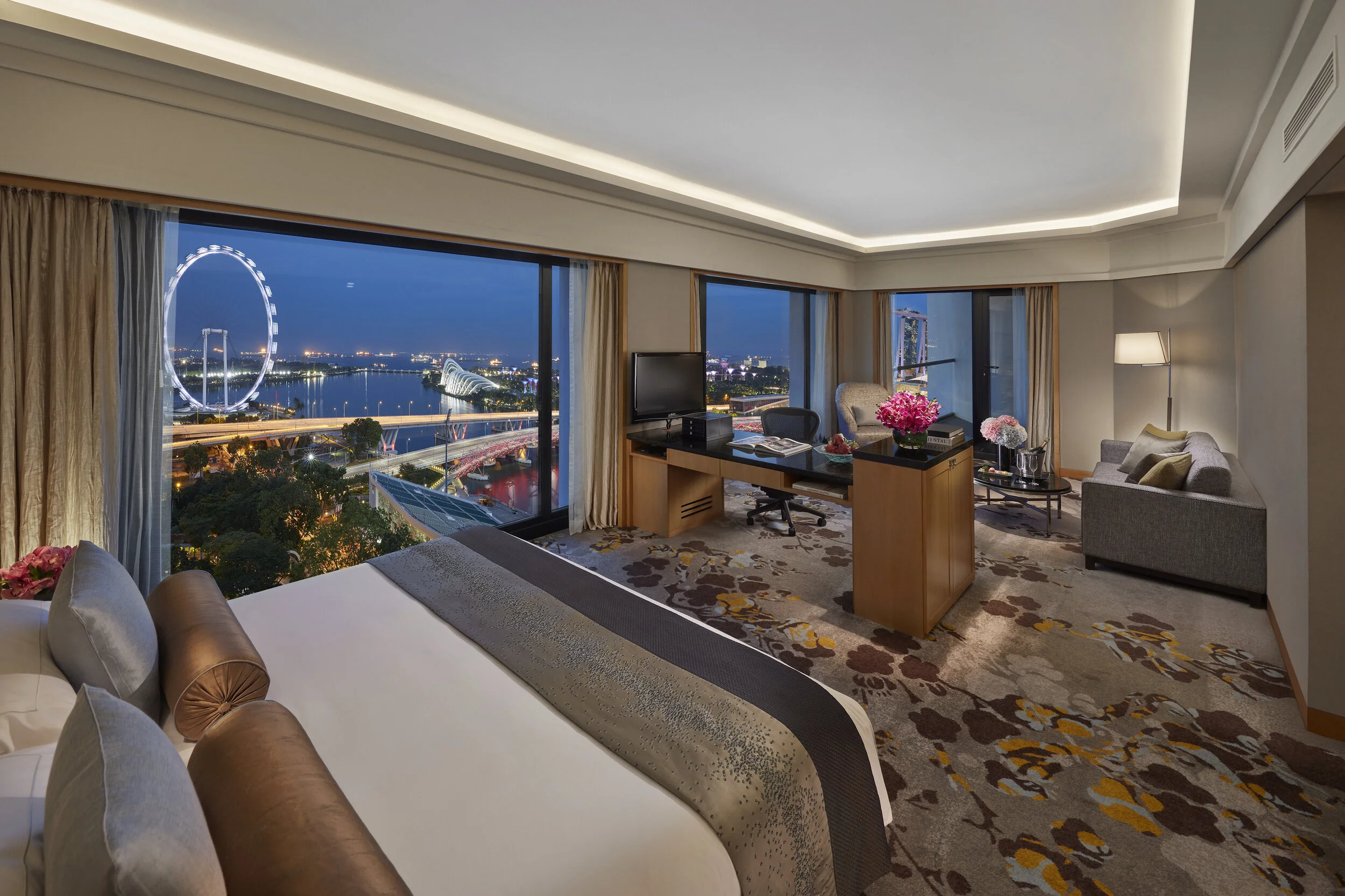 ‘SingapoRediscovers Vouchers’ Stay Package at Mandarin Oriental, Singapore from S$299++ Per Night with Breakfast, S$100 Dining Credit and 6PM Late Check-out