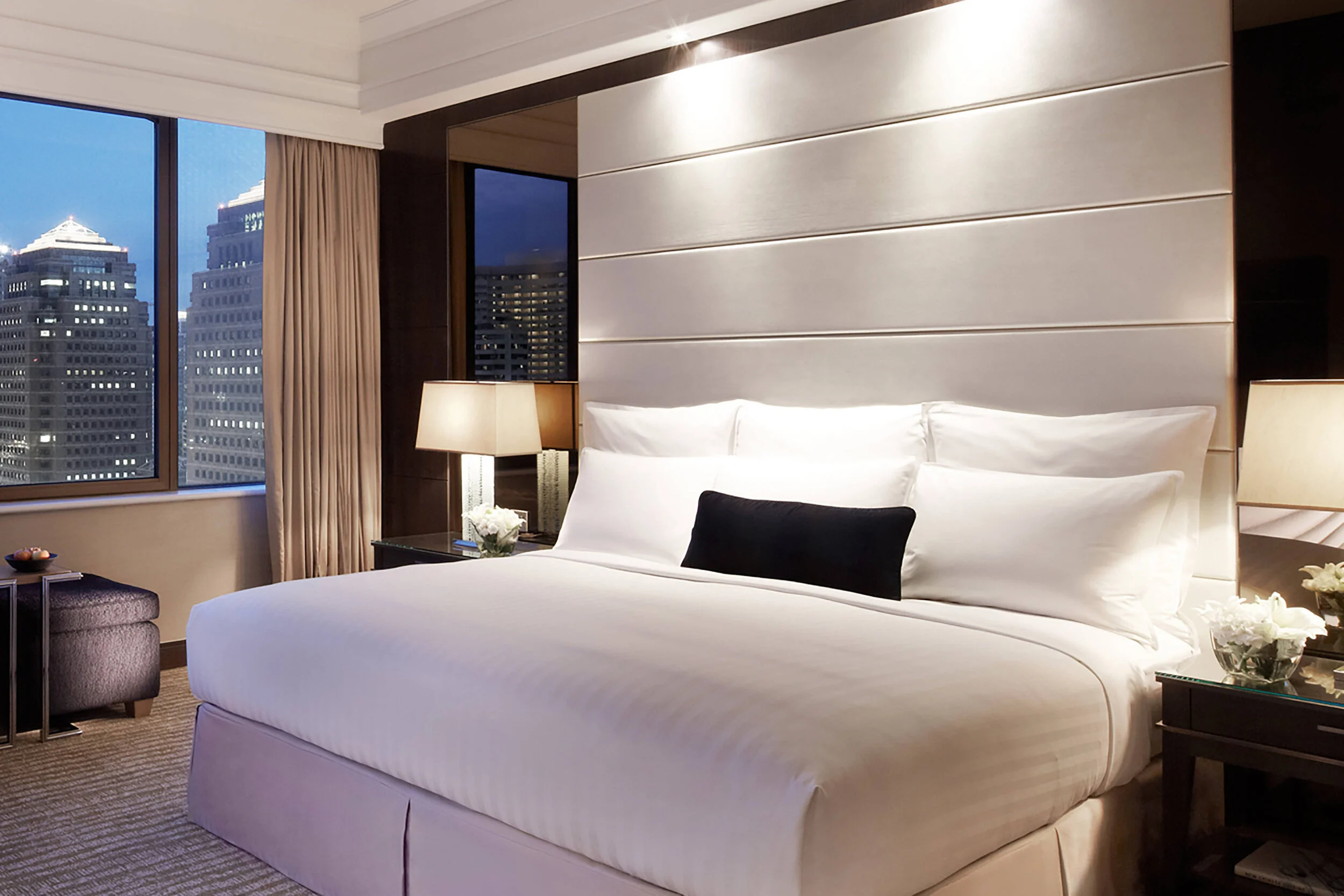 Weekday Stay at Singapore Marriott Tang Plaza Hotel with Breakfast and S$100 F&amp;B Credit from S$260 Nett - Use Your SingapoRediscovers Vouchers (SRV)! 