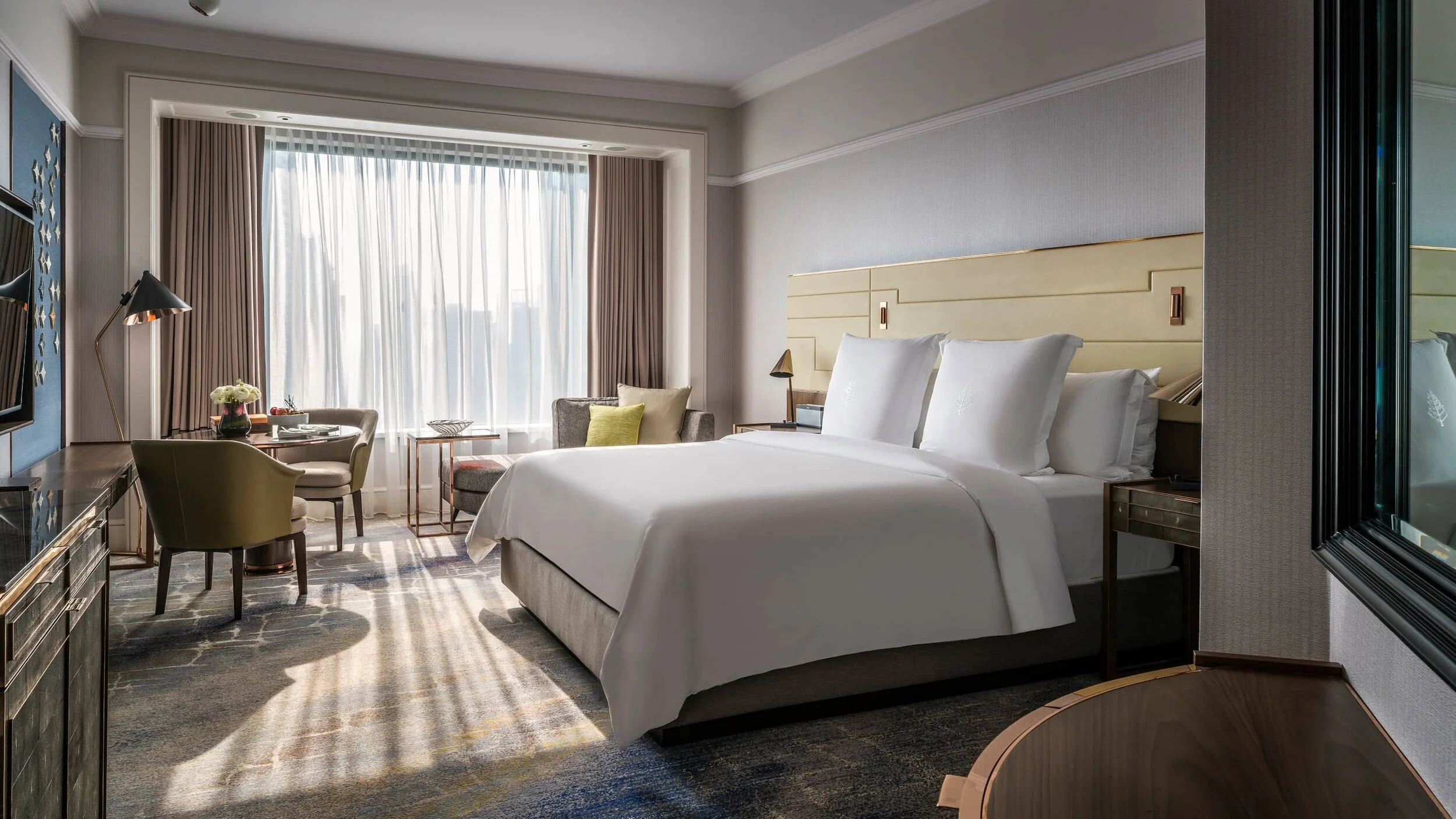 Staycation Surprise at Four Seasons Hotel Singapore from S$342++ with Breakfast, Dinner and Prosecco