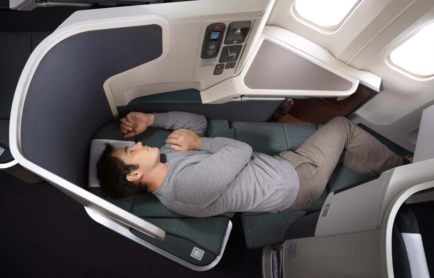 60% Bonus with Alaska Airlines Mileage Plan Miles Purchase - Fly to US in Cathay Pacific Business Class from USD 925 Each Way