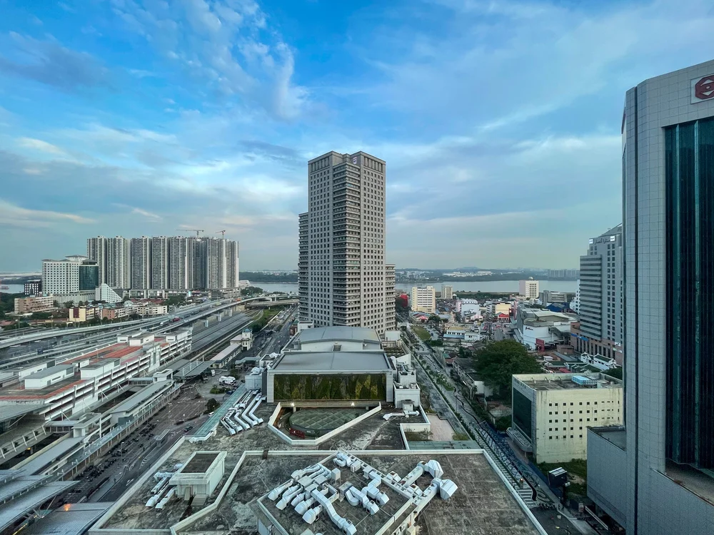 Hotel Review Holiday Inn Johor Bahru City Centre (King Bed Suite Sea