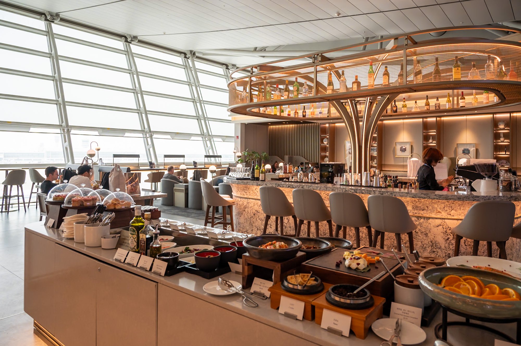 Singapore Airlines SilverKris Lounge bar and buffet