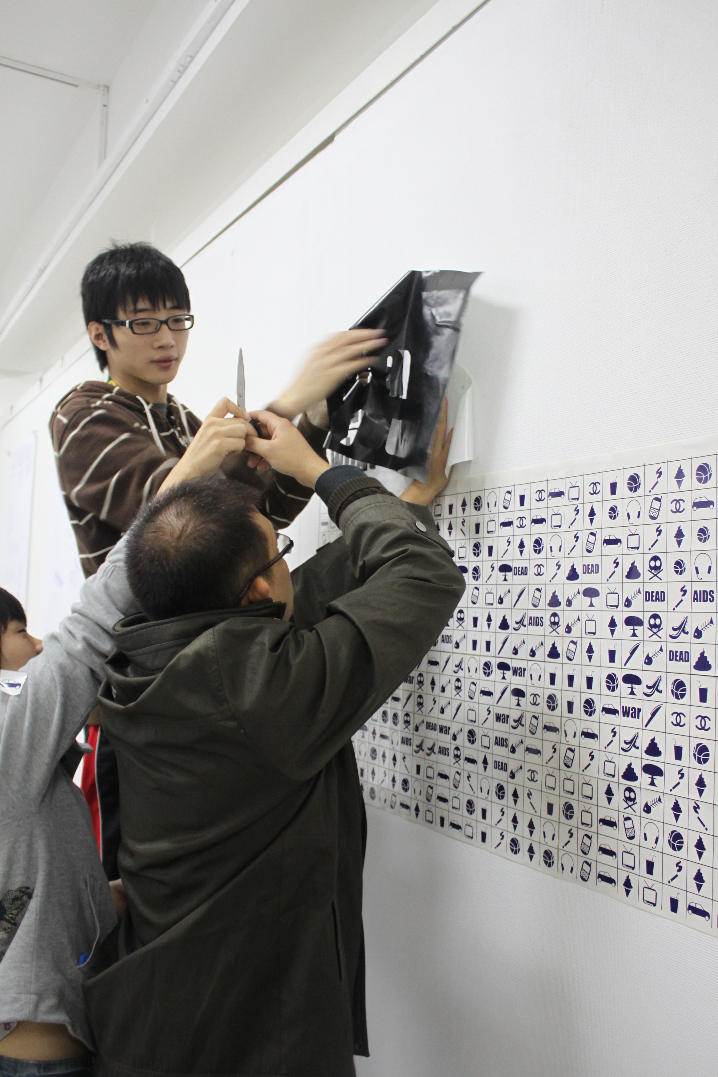 take away what you like 布展中.JPG