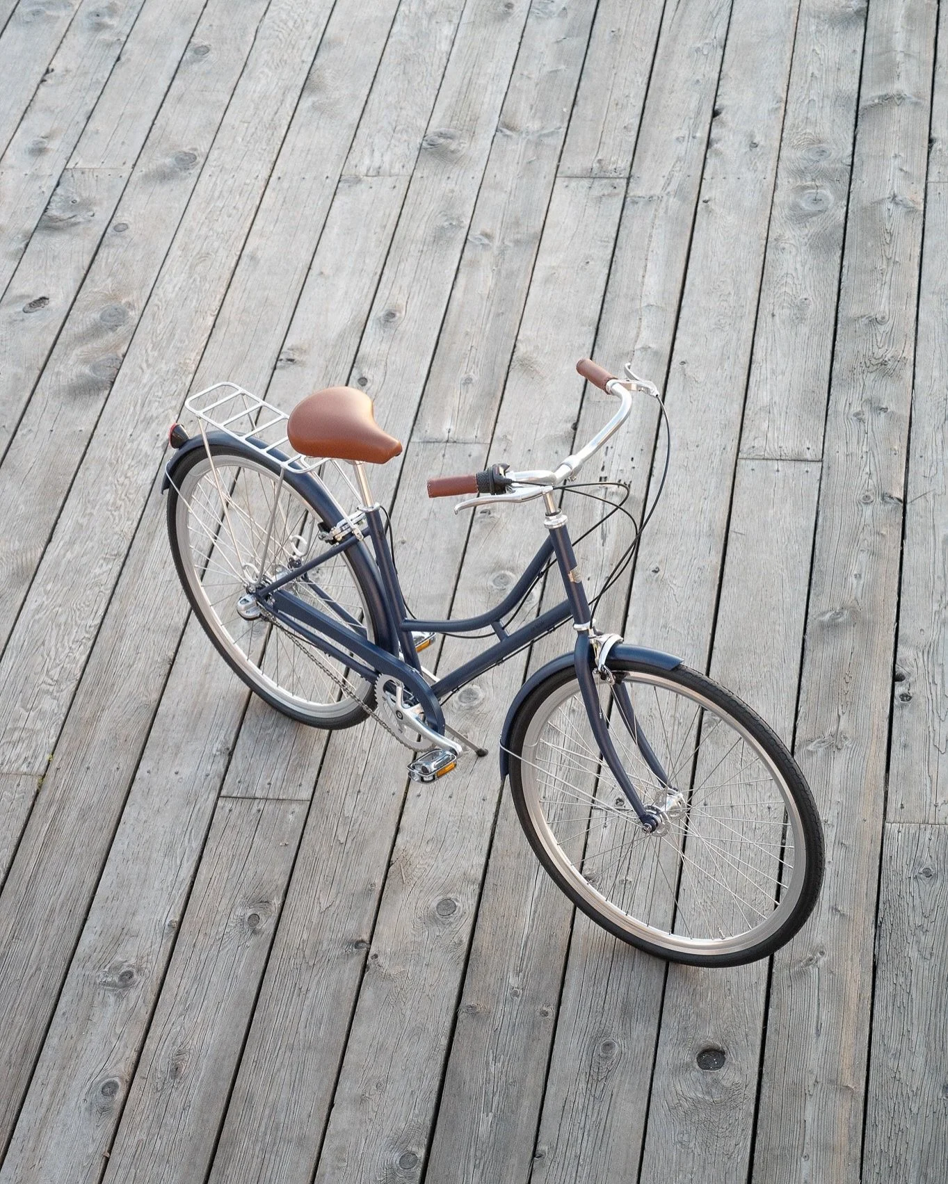 Step into a whole new hue&mdash;meet your new blue obsession. 🌊🚴&zwj;♀️#lochsidecycles #stepthroughbike #cruiser #shimanonexus