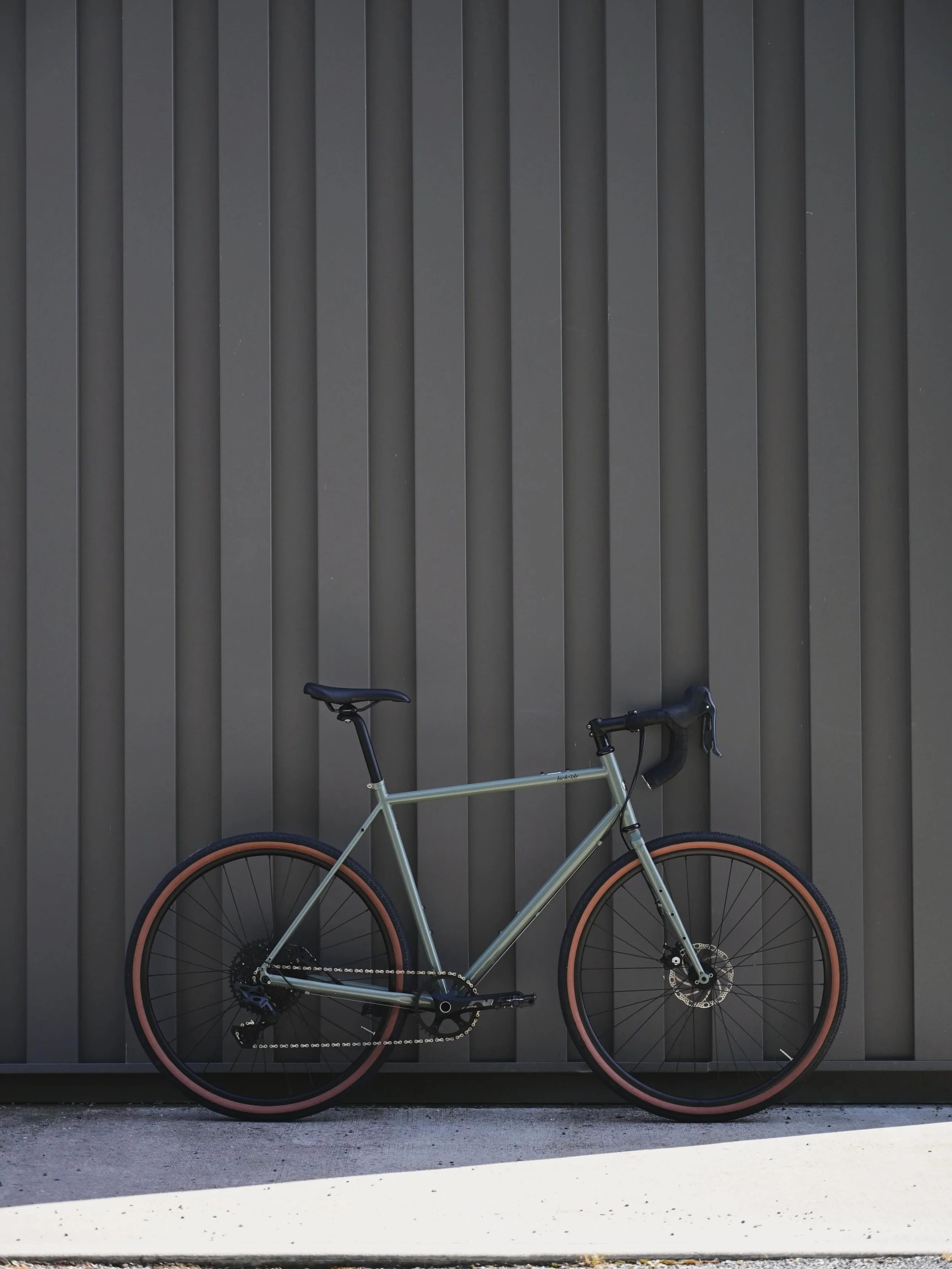 Designed for detours ⛰️ #lochsidecycles #gravelbike #10speed #microshiftsword