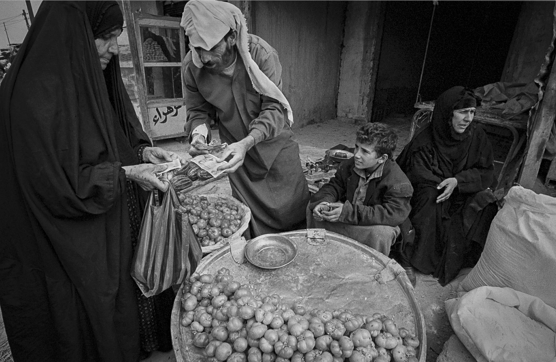 Distribution of food in Iraq, 1999