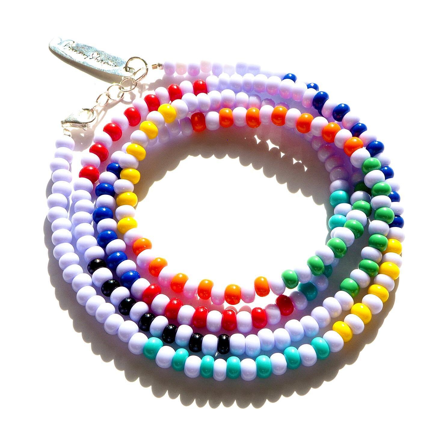 New! The Zoe #wrapbracelet in #periwinkle #stripe. 🥰🥰🥰. Our classic glass seed beads - but bigger ;)
.
.
#jewelry #jewellery #bracelets #beadedbracelets #bracelet #mexico #puertovallarta #beads #accessories