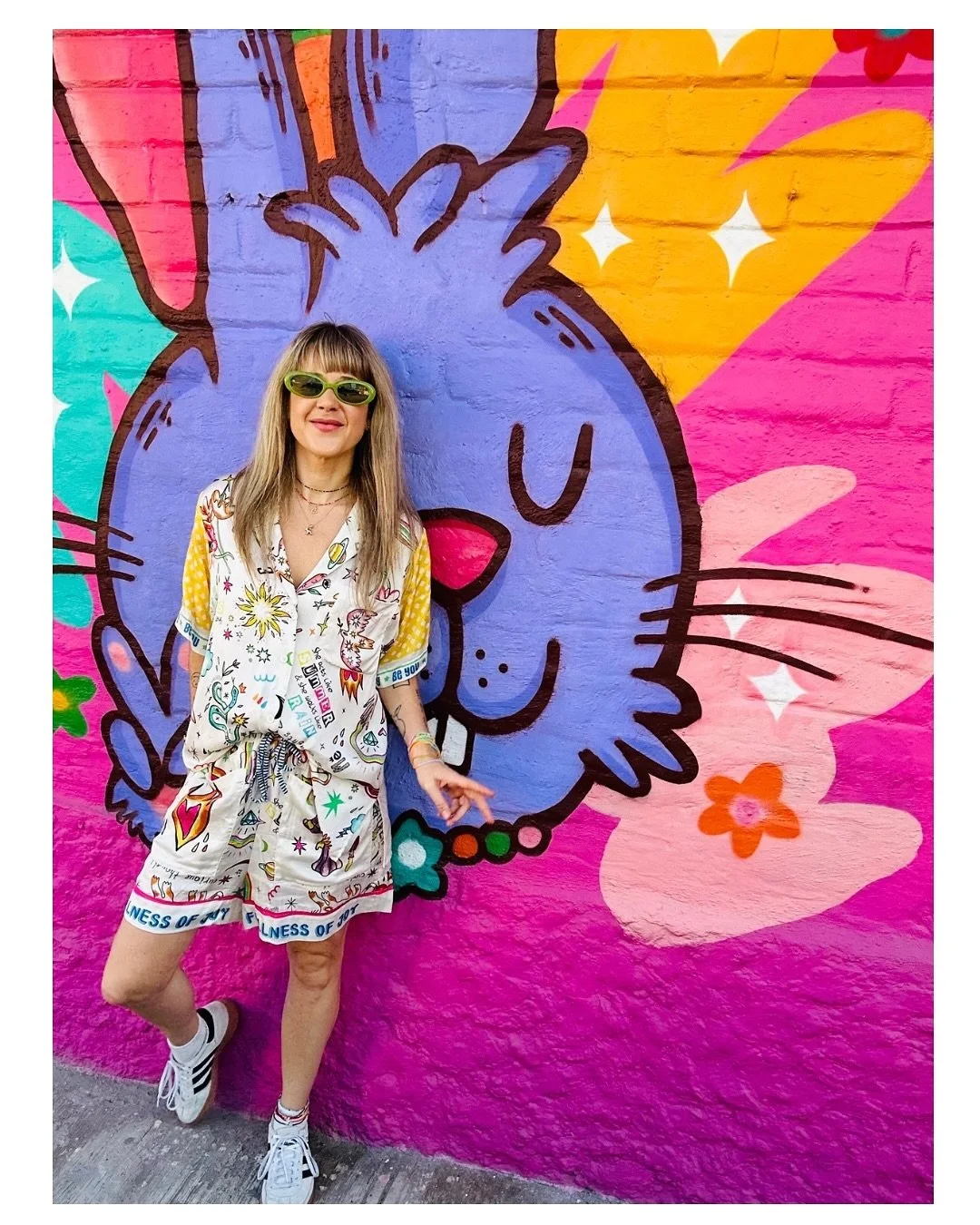 I had so much fun teaching everyone&rsquo;s new favorite #braceletmaking #workshop today at @theannexstudioandgallerypv. 🌈🏝️🐰🫶🏻😍

#jewelry #jewellery #bracelets #popup #mexico #puertovallarta #beads #beadedbracelet