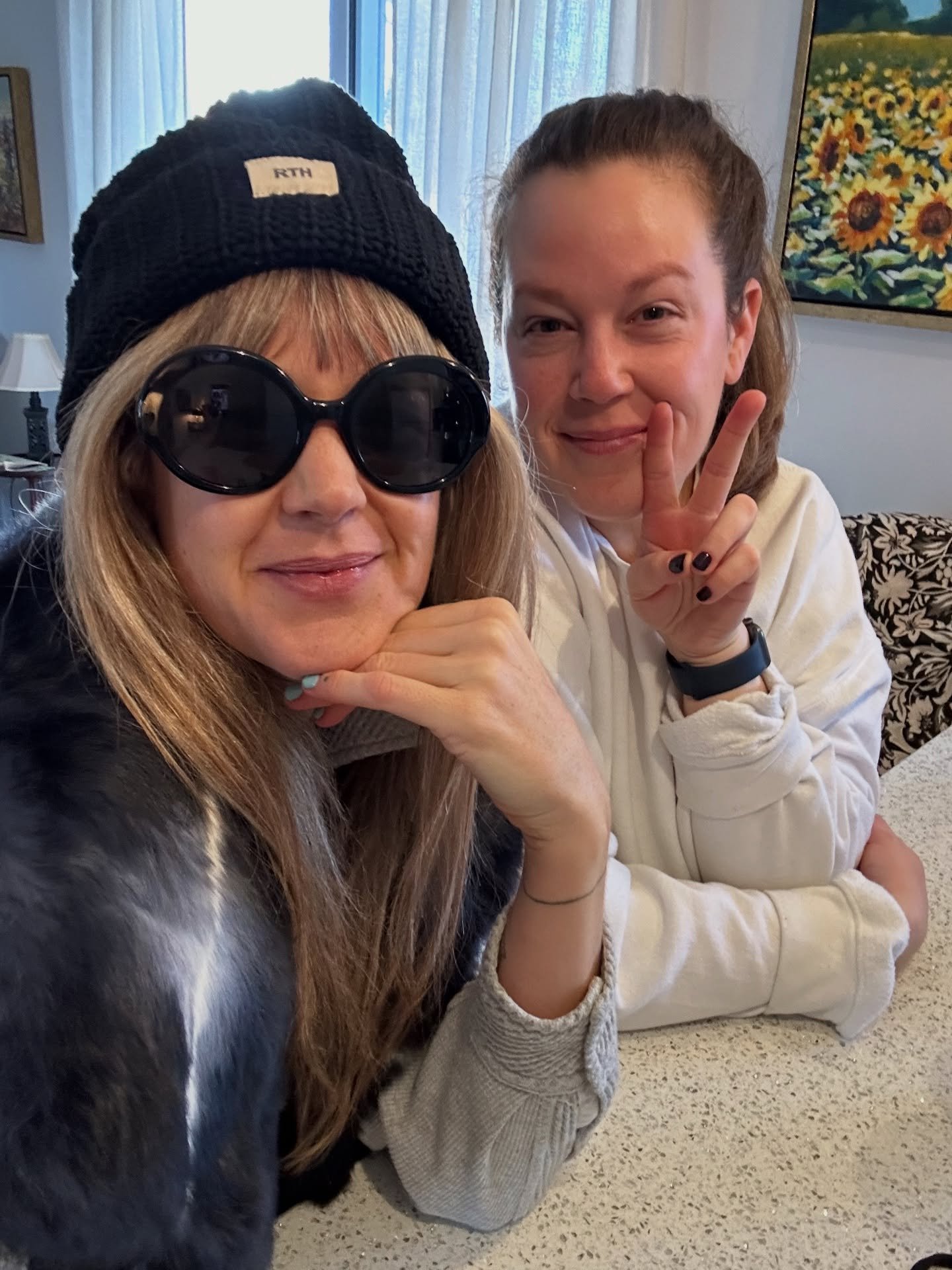 This year, more than ever, I am #grateful for my #friends and #family and for my #health.  #Happyholidays!!!

🩷🩵💜💙🧡💛💚❤️