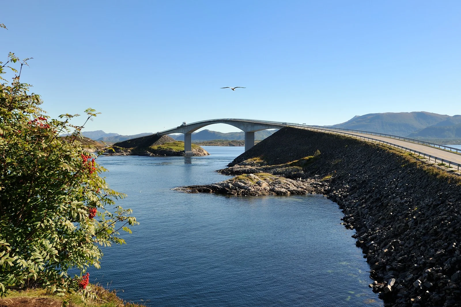 Atlantic Road - Atlanterhavsvegen, September 8th. Photo by Roger Ellingsen, Statens Vegvesen. 