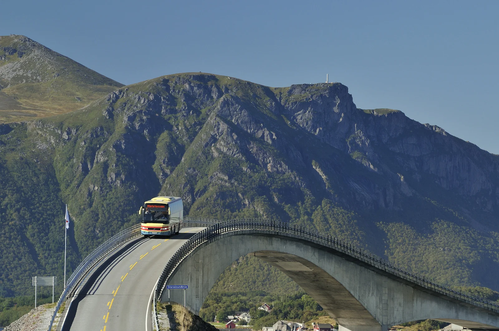 Atlantic Road - Atlanterhavsvegen, September 8th. Photo by Wæhler, Statens Vegvesen. 