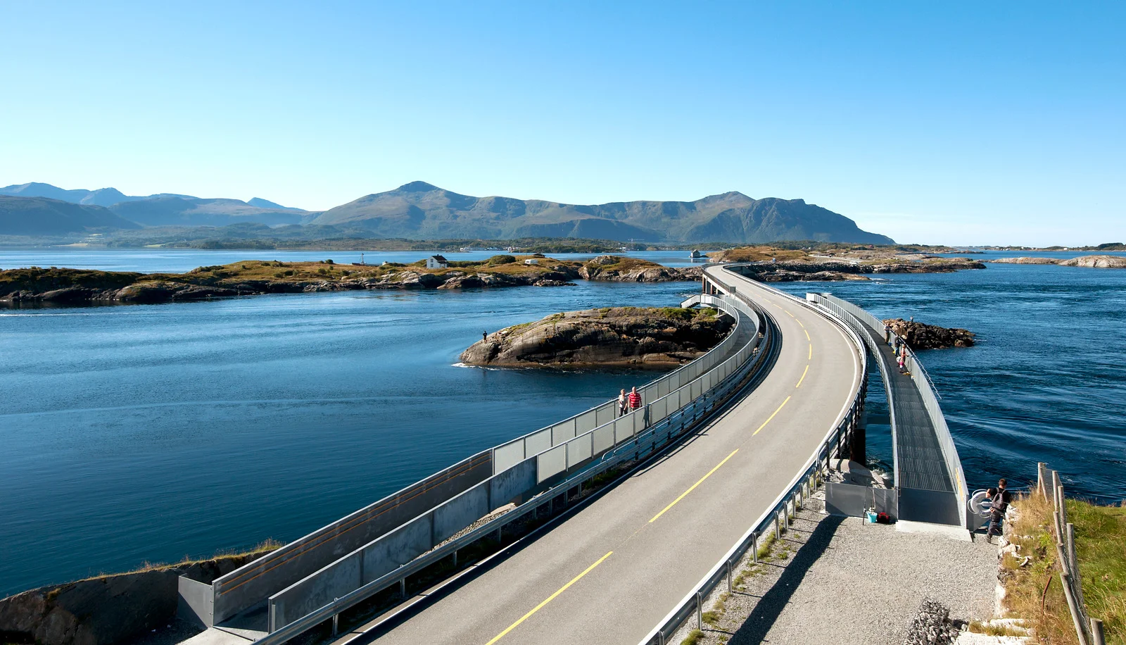 Atlantic Road - Atlanterhavsvegen, September 8th. Photo by Roger Ellingsen, Statens Vegvesen. 