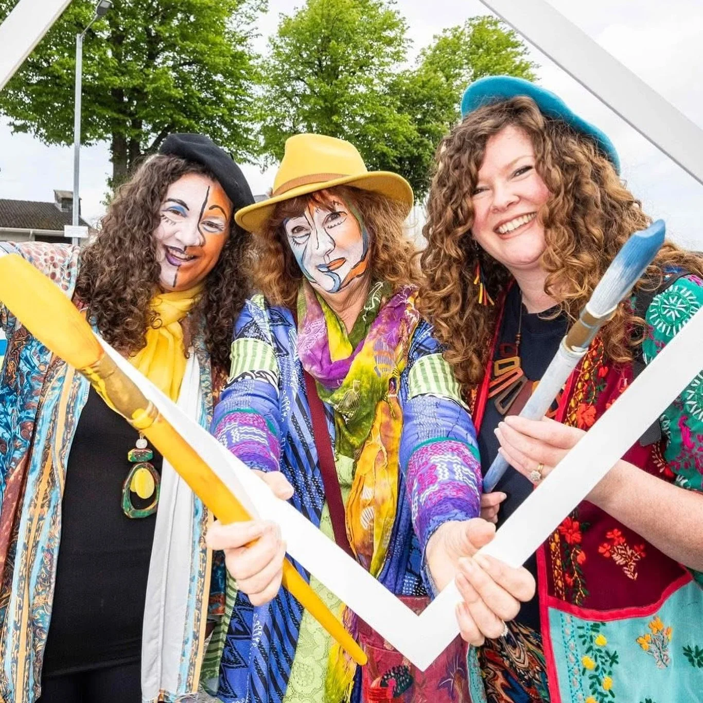What a brilliant day celebrating 400 years of our wee town! 🎉

We had an amazing time joining @midtownmakers in the parade.

Here are a few favourite moments from the day 
#ballymena #midtownmakers #onthisdayinhistory