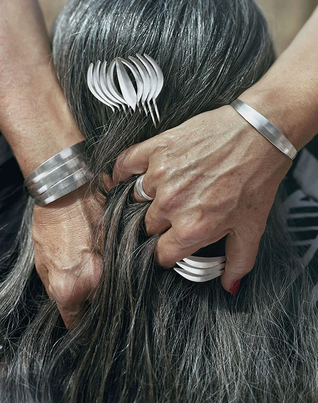 Couteaux de lune – Akama &amp; Lola Mercier Banfora 2014 Photo: ©Émile Barret / Hors Pistes