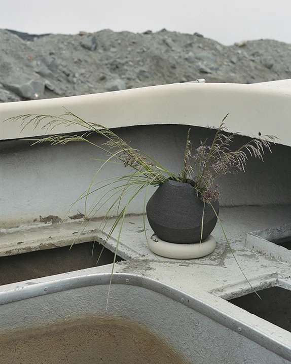 Floating around – vases – Ragna Ragnarsdottir &amp; Kristine Spore Kreutzmann Nuuk 2017 Photo: ©Émile Barret / Hors Pistes