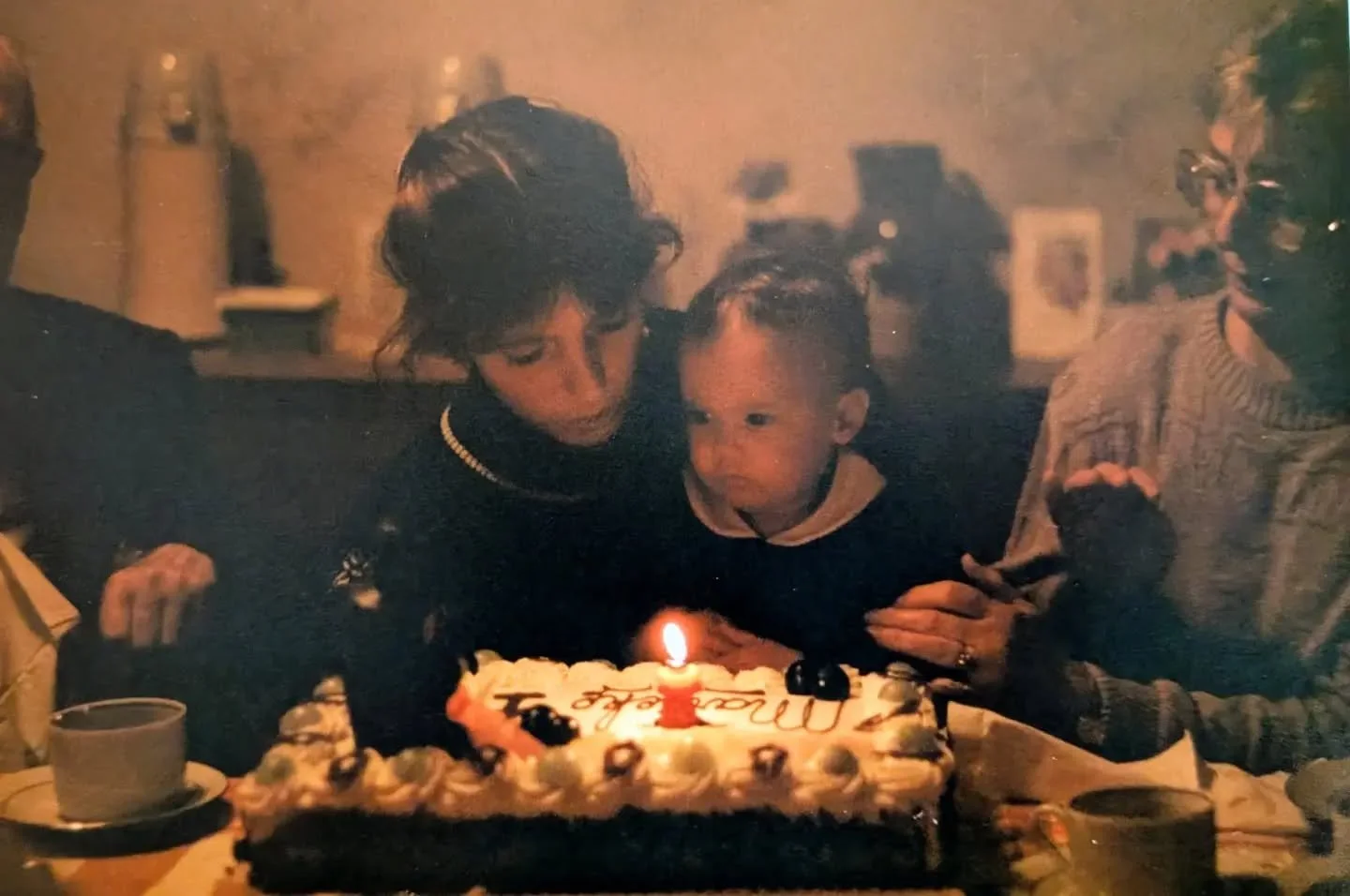 Celebrating since 1986 🥳
Nu al, of eindelijk, 40. Verjaren vond ik altijd al bijzonder tof 🤸 
Een selectie van verjaardagsfoto's doorheen de jaren. Ik tel mijn zegeningen en de mensen die al meevierden de afgelopen 40 jaar.