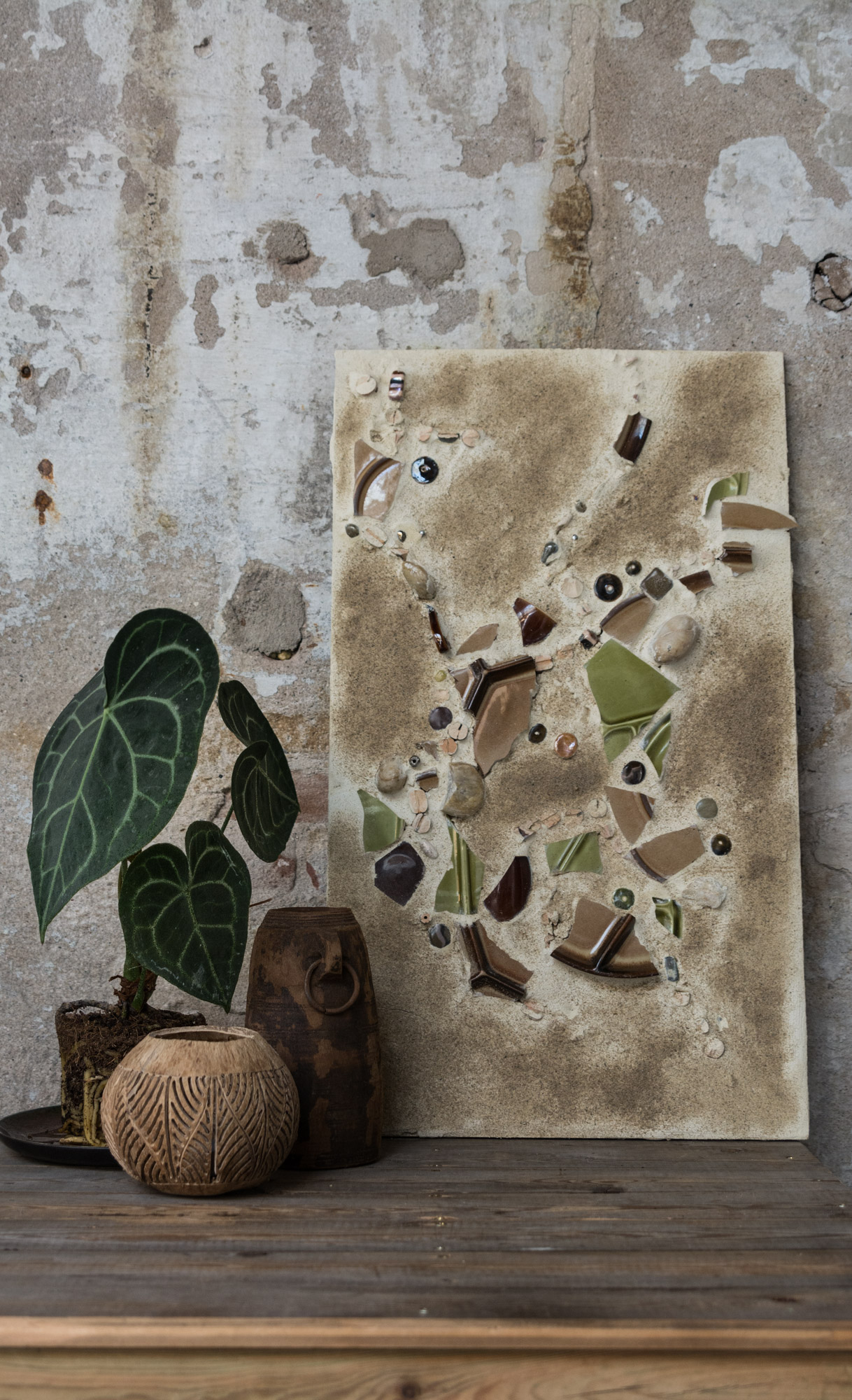 Plant: eigen, bordje: Woonwinkel Siep , windlicht: pluk iets moois, vaas: pluk iets moois , kunstwerk: eigen, kast: eigen