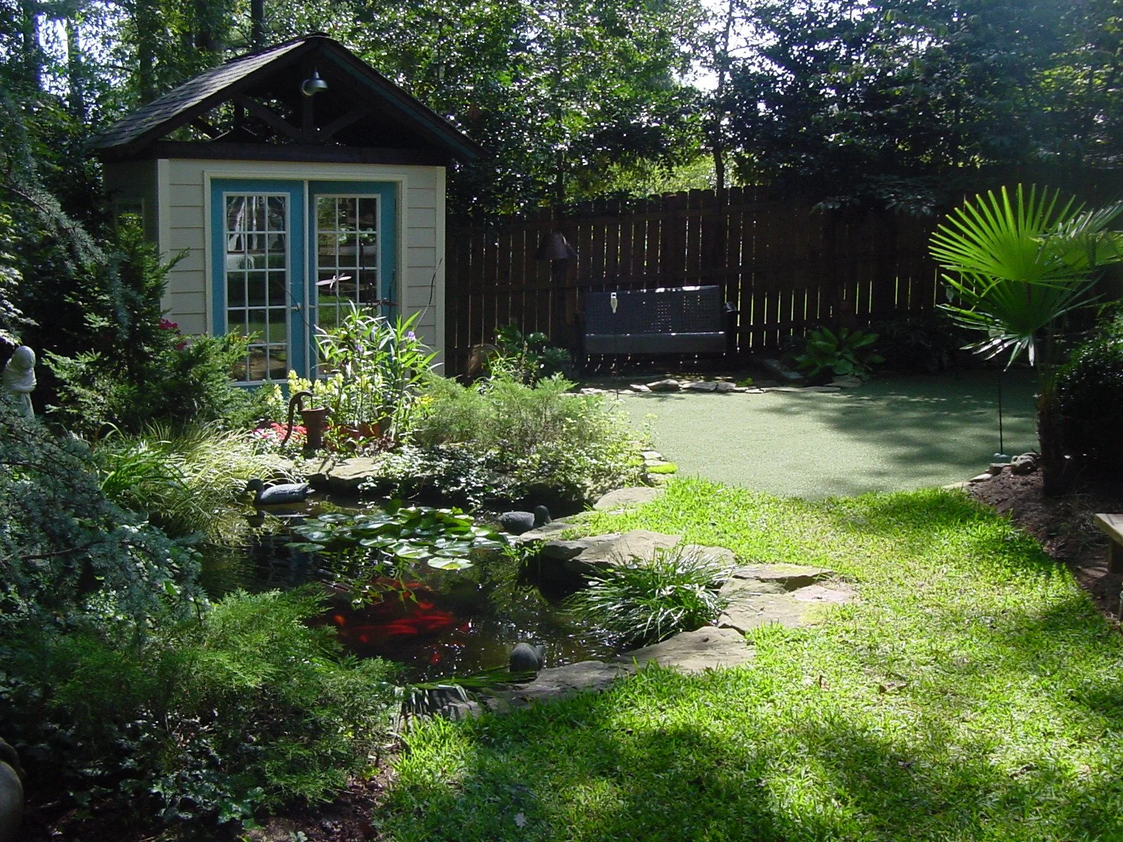 Water Garden Putting Green Cat House.JPG