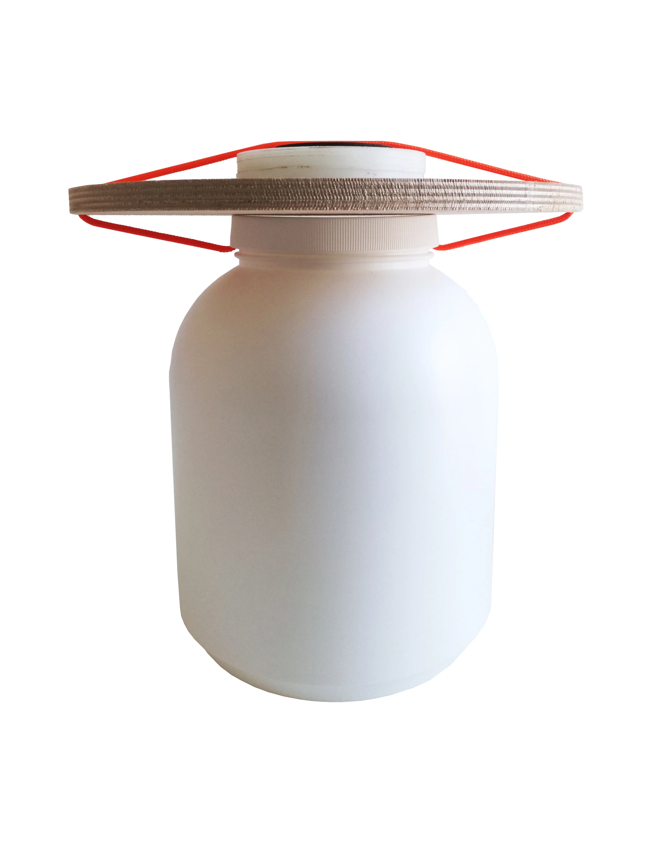  S O M E T H I N G    -   2020      M A T E R I A U X : rubans adhésifs divers, plexiglas, bois, ballon baudruche, miroir, packaging, corde 