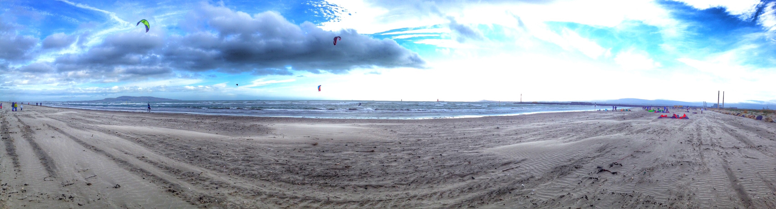 One of the recent windy days on Dollymount Strand in Dublin. Kite surfing is looking more and more appealing.......