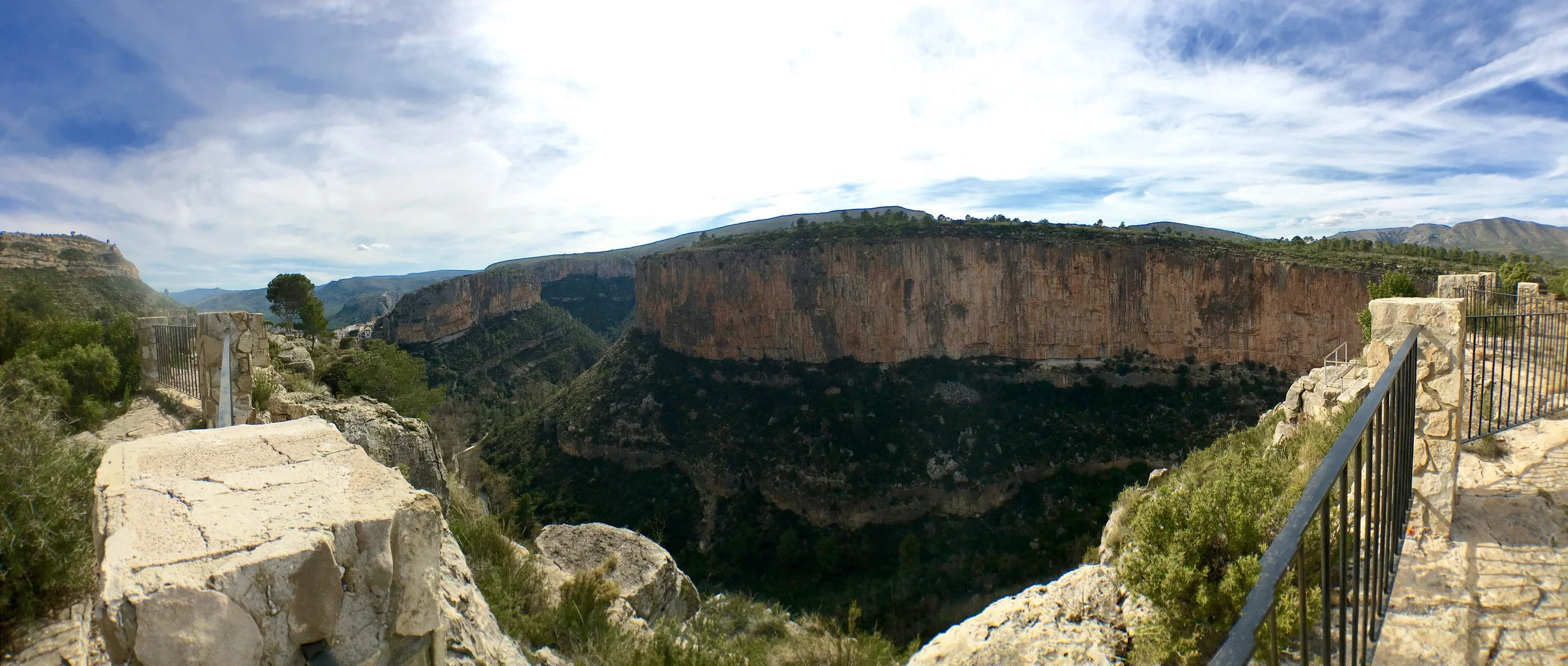 The climbing gorge from the balcony of the El Altico refugio