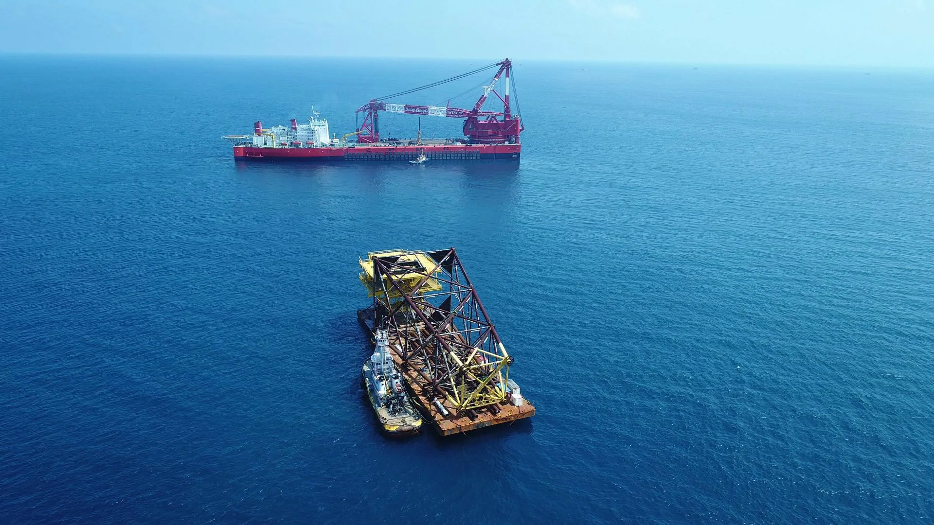 The biggest single crane vessel in the world makes history