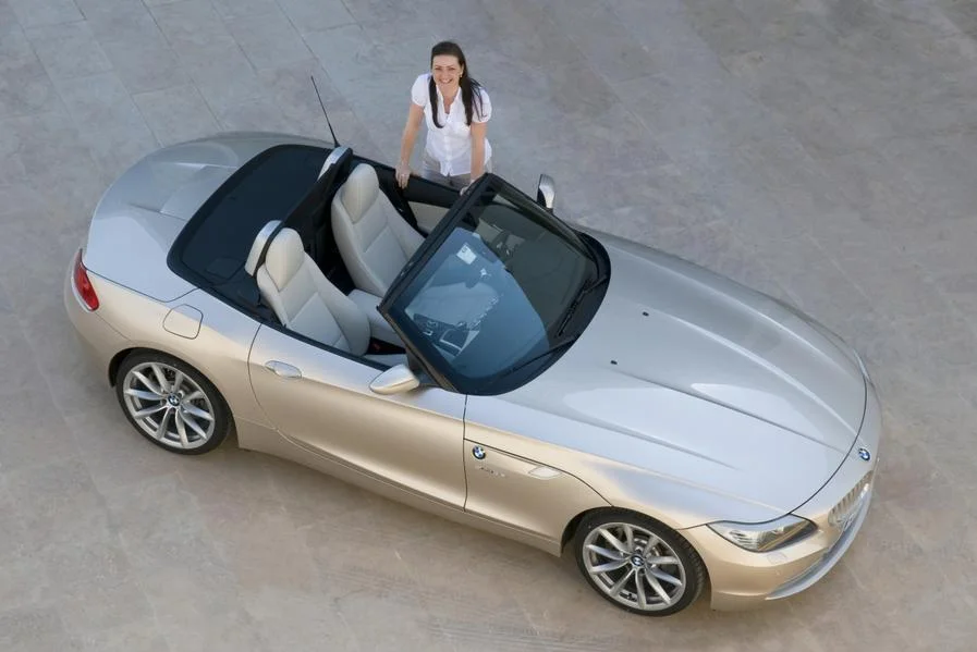 The Z4’s Beauty…Inside and Out: Nadya Arnaout shaped the progressive, yet classic lines and materials of the E89 roadster interior.