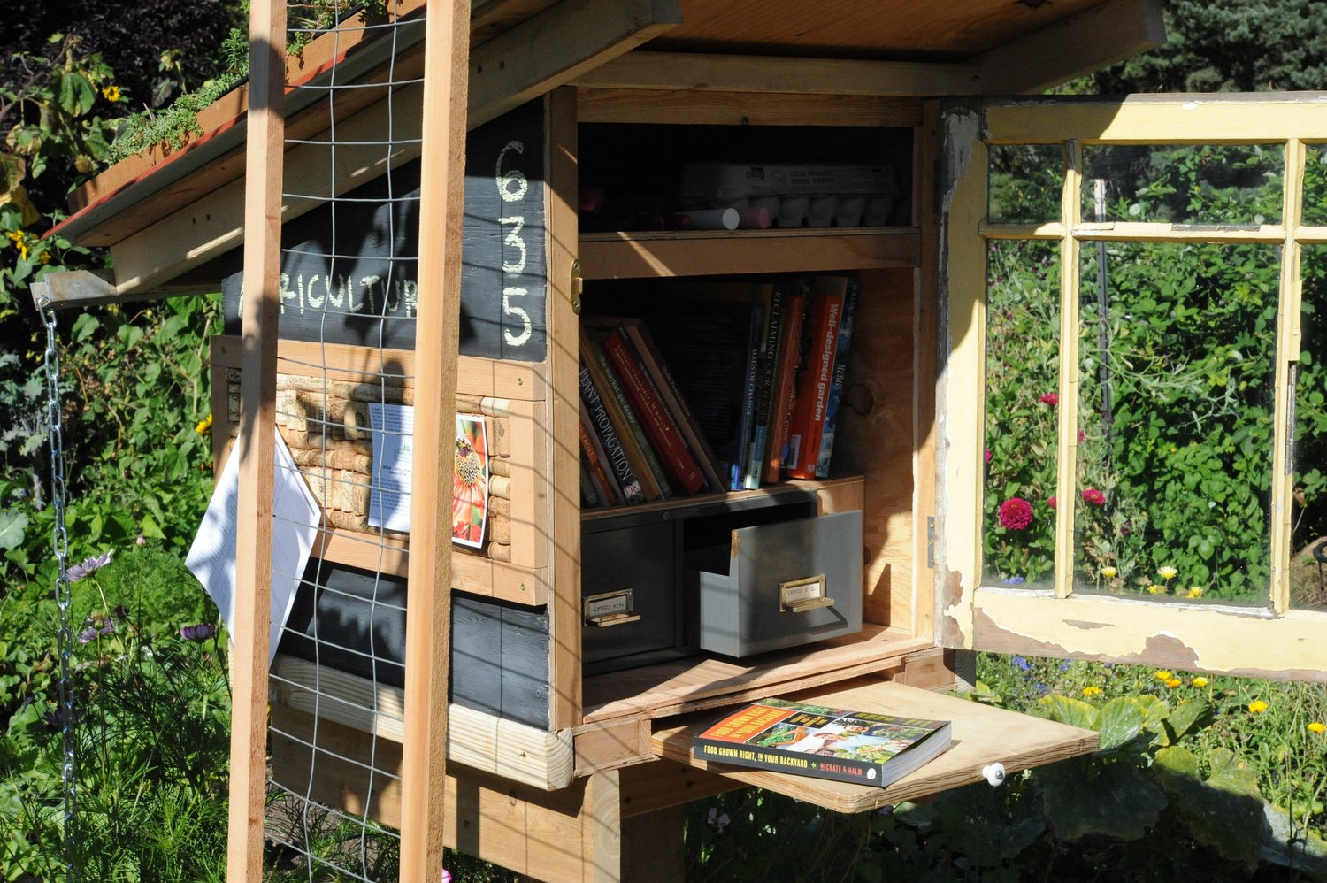 Multi-Faceted Little Free Seed Library for Flexible Surfaces