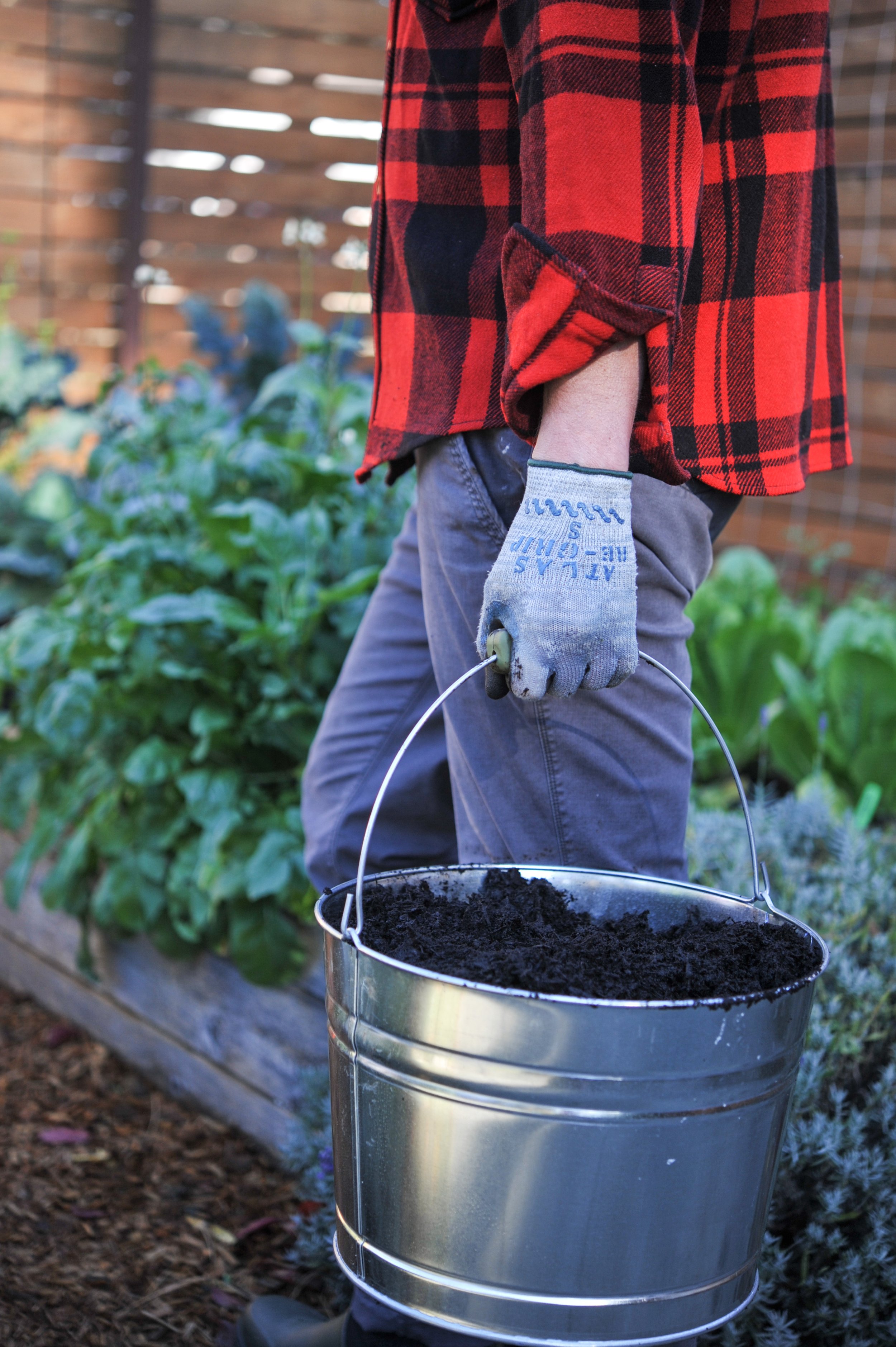 Behren’s large Comfort Grip handles ergonomic design gives our hands a break when hauling buckets of compost all day.