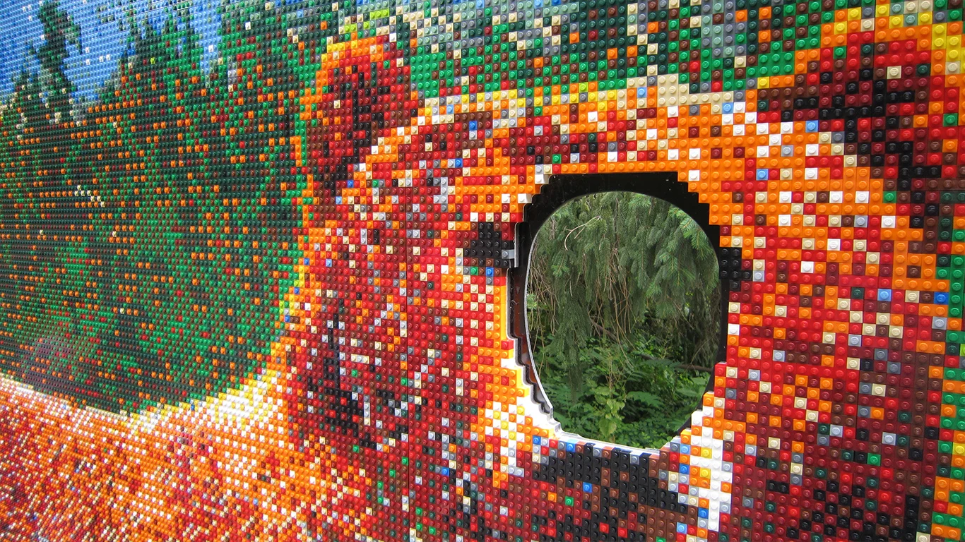 Bear_Face_Hole-1366x768.jpg