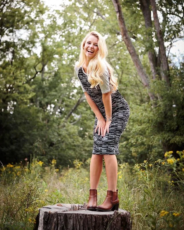 Live a life that lights you up! #suzannemellottphotography #defineyoursenioryear