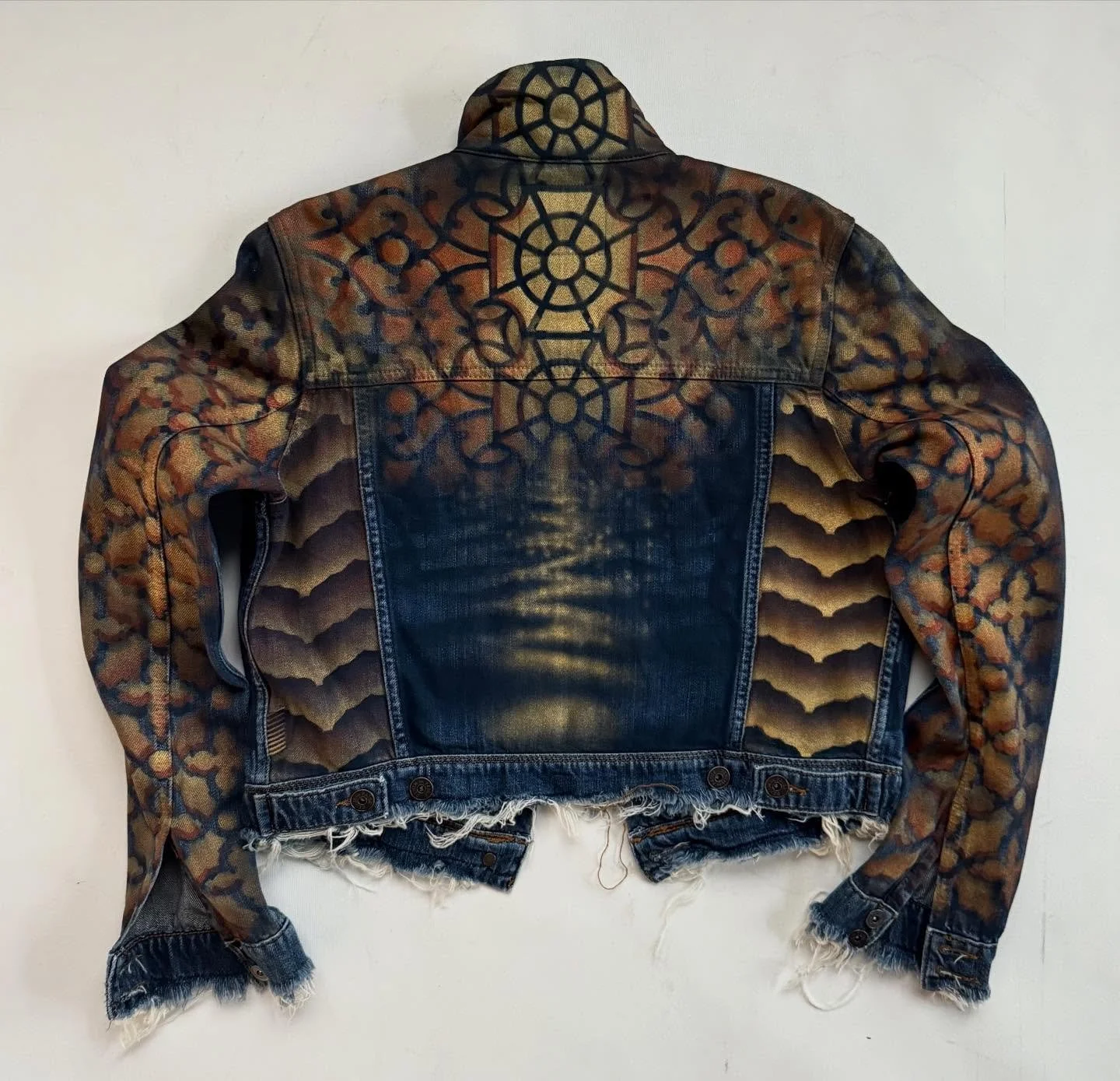 I&rsquo;m excited about this brand new Star Coat, recently commissioned by a client! DM me if you have a jacket or garment that you&rsquo;d like to have customized. 
#custompainteddenim #starcoat #handpaintedclothing #paige