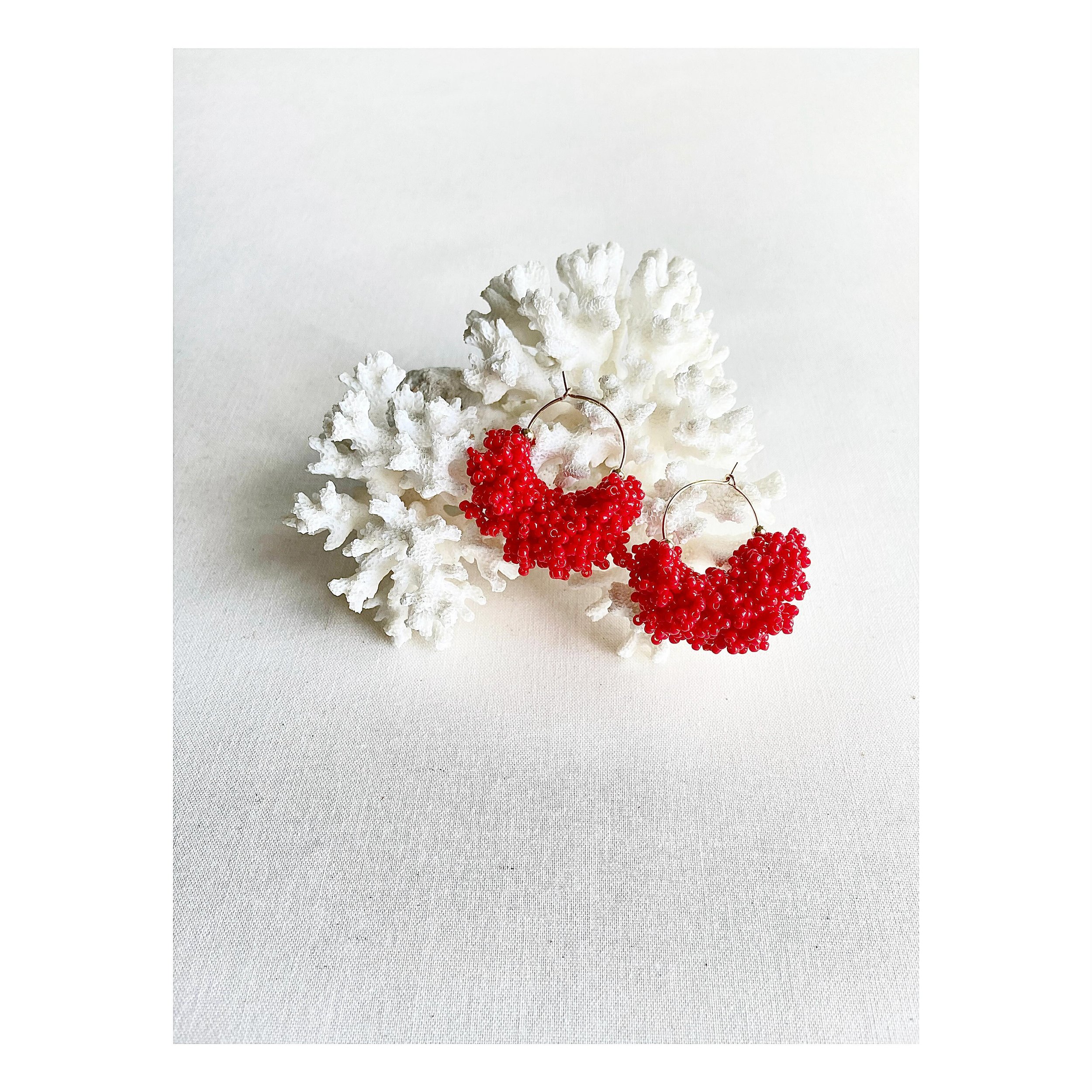 coral like in red.
.
.
.
.
.
.
.
.
.
#handmadebusiness #uniquedesign #hoop #earrings #sugajewelry #sfmade