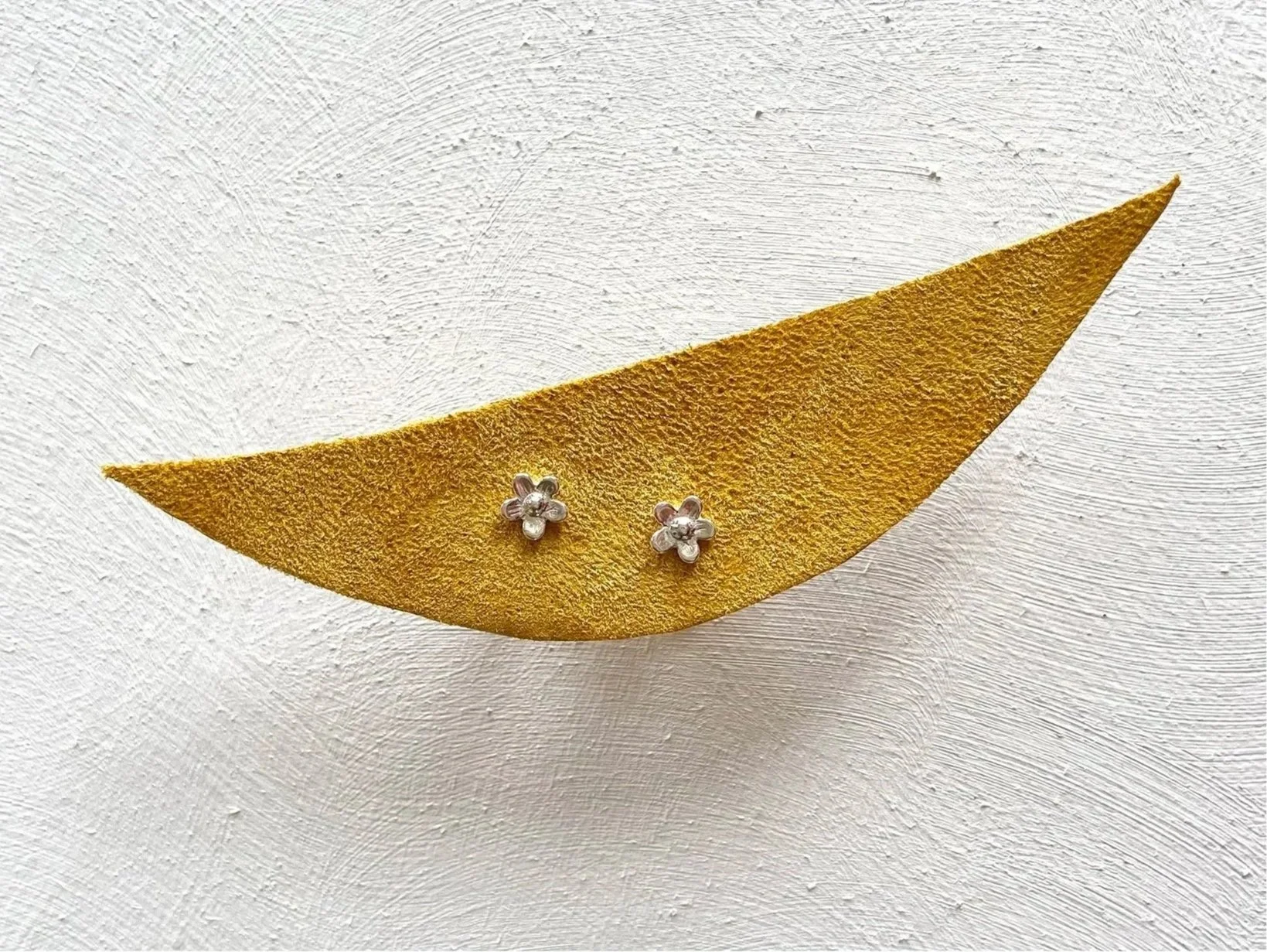 hana studs