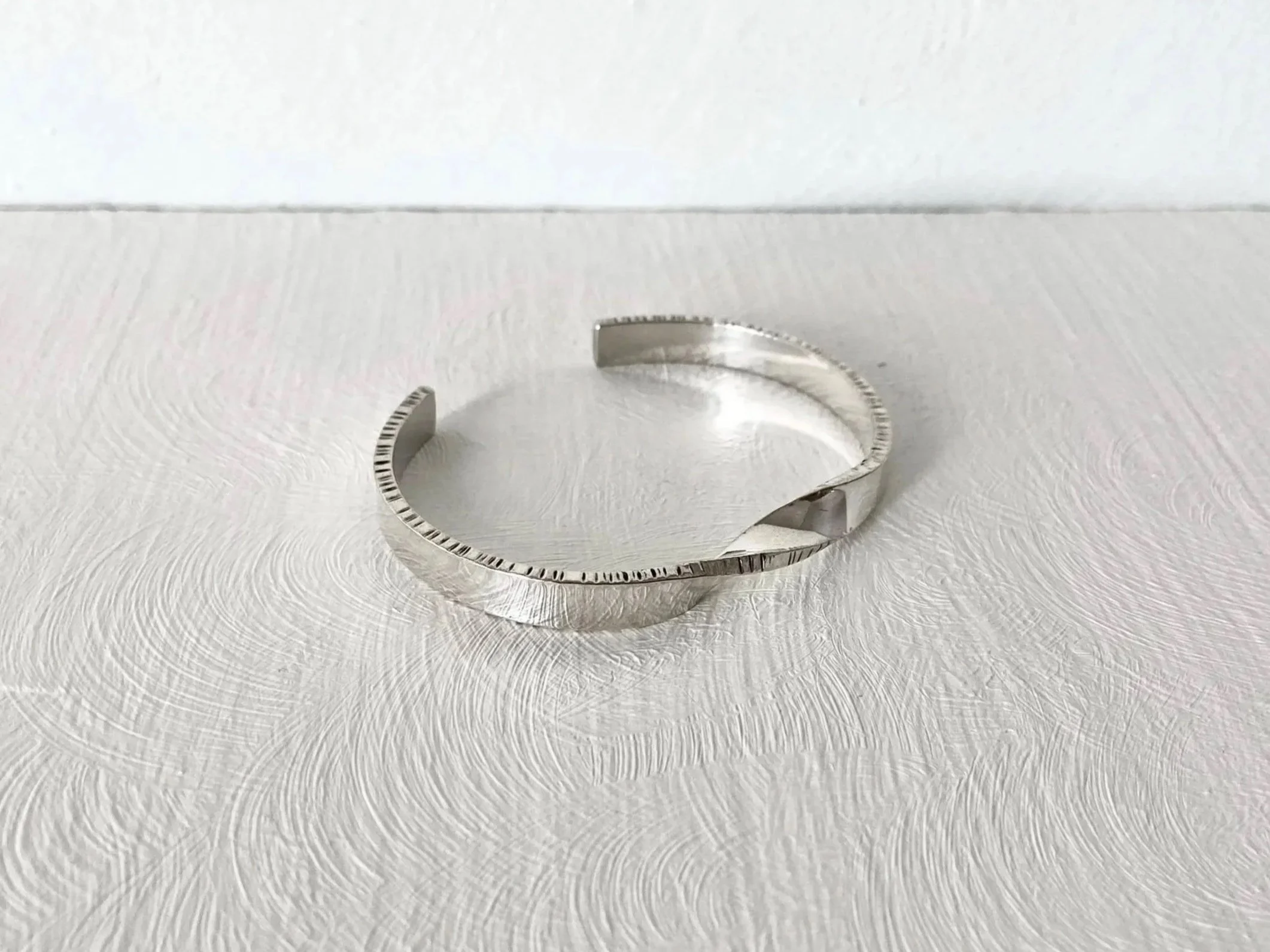 twist cuff
