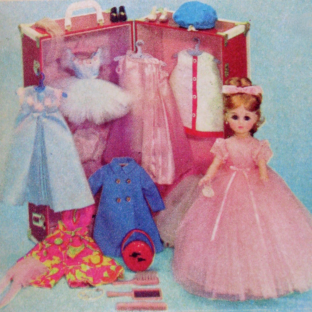 Elise 1967 exclusive FAO Schwarz "Elise Takes a Tour" trunk set.