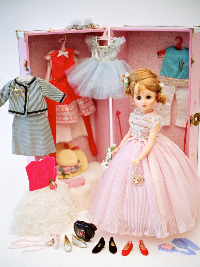  17" Elise 1966 Trunk Set "Elise Takes a Trip" for FAO Schwarz
