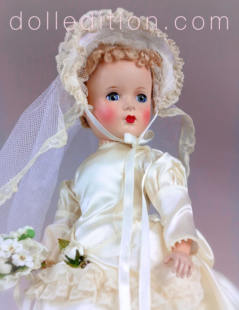 Medici-style coronet with pearl edging and lace-edged veil, original bridal bouquet with lace edging to match the gown.